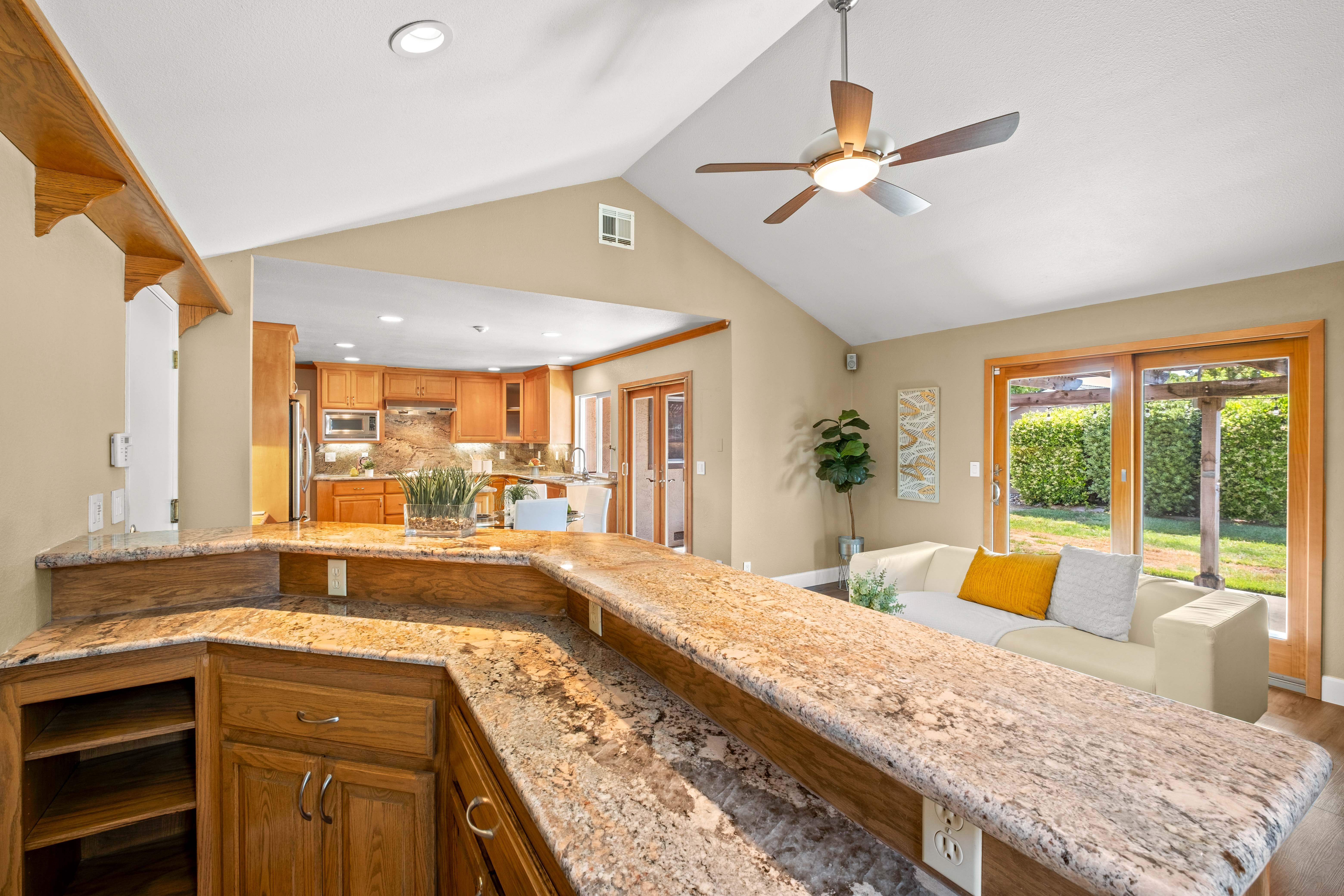  Beautifully Updated Pleasanton Single-Story with Custom Finishes - 物件實景