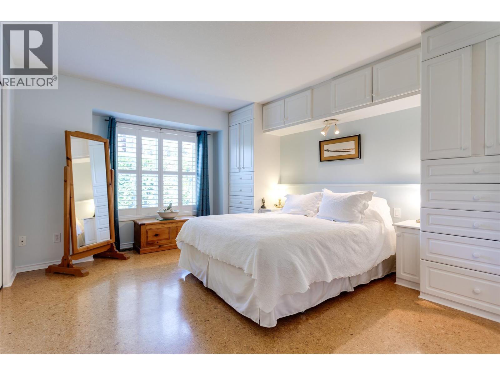 KELOWNA, British Columbia, V1V 1Z9, CA, 4 Bedrooms Bedrooms, ,3 BathroomsBathrooms,Residential,For Sale,1961747