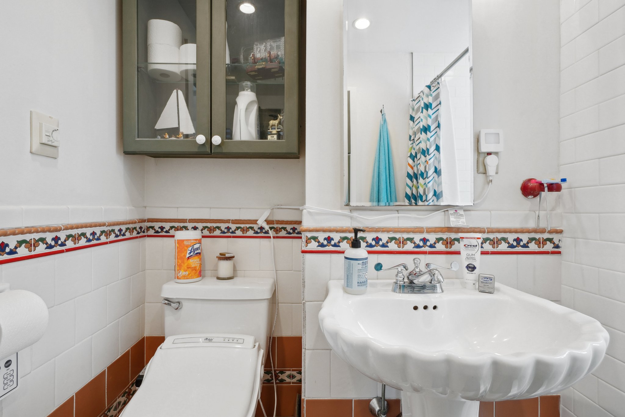 Somerville, Massachusetts, 02143-4209, United States, 6 Bedrooms Bedrooms, ,3 BathroomsBathrooms,Residential,For Sale,1816239