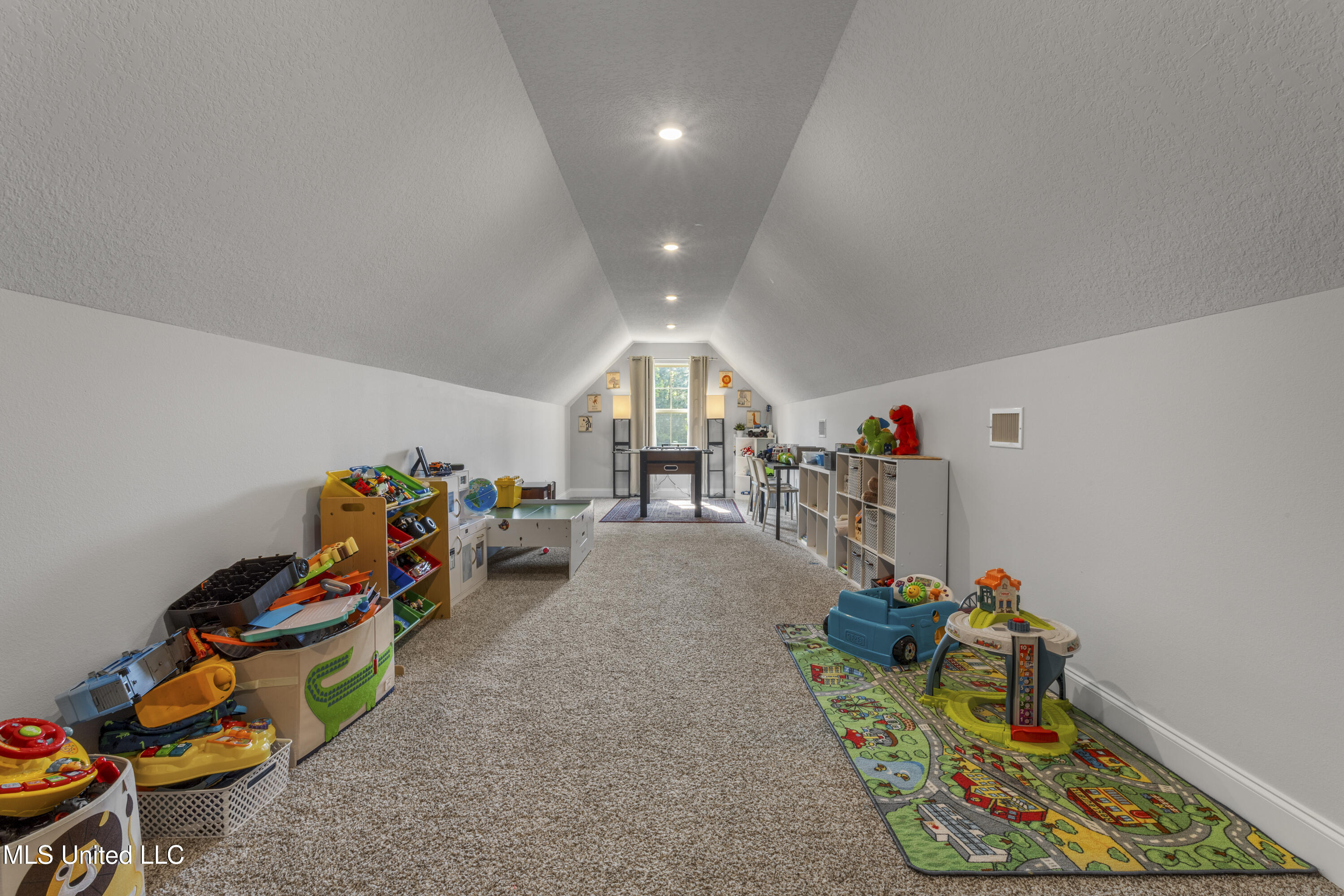 Ocean Springs, Mississippi, 39564, United States, 5 Bedrooms Bedrooms, ,3 BathroomsBathrooms,Residential,For Sale,1805037