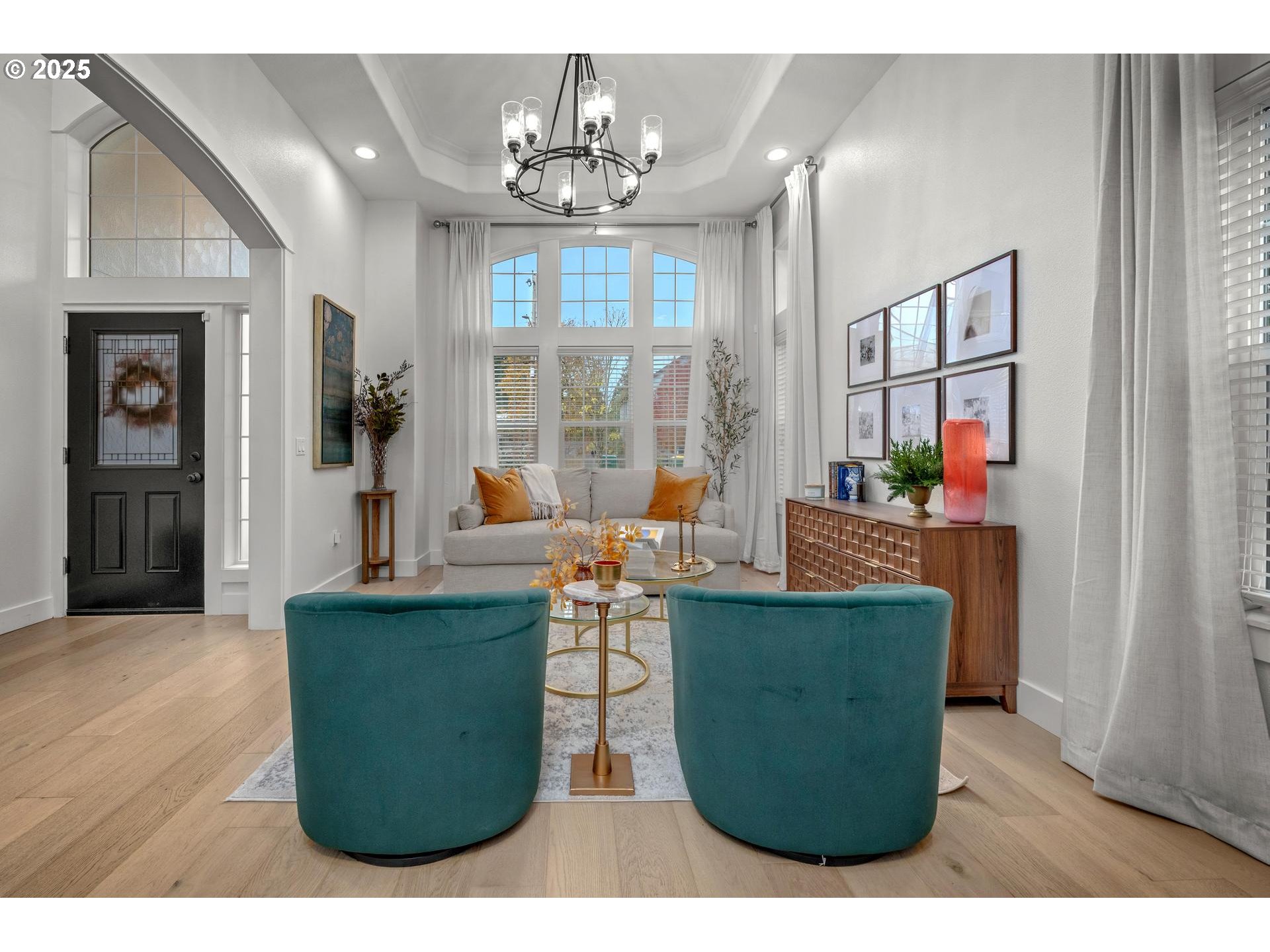 Portland, Oregon, 97223, United States, 4 Bedrooms Bedrooms, ,3 BathroomsBathrooms,Residential,For Sale,1991848