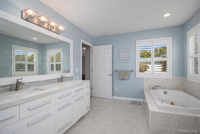 Oceola Twp, Michigan, 48843, United States, 3 Bedrooms Bedrooms, ,4 BathroomsBathrooms,Residential,For Sale,1980235