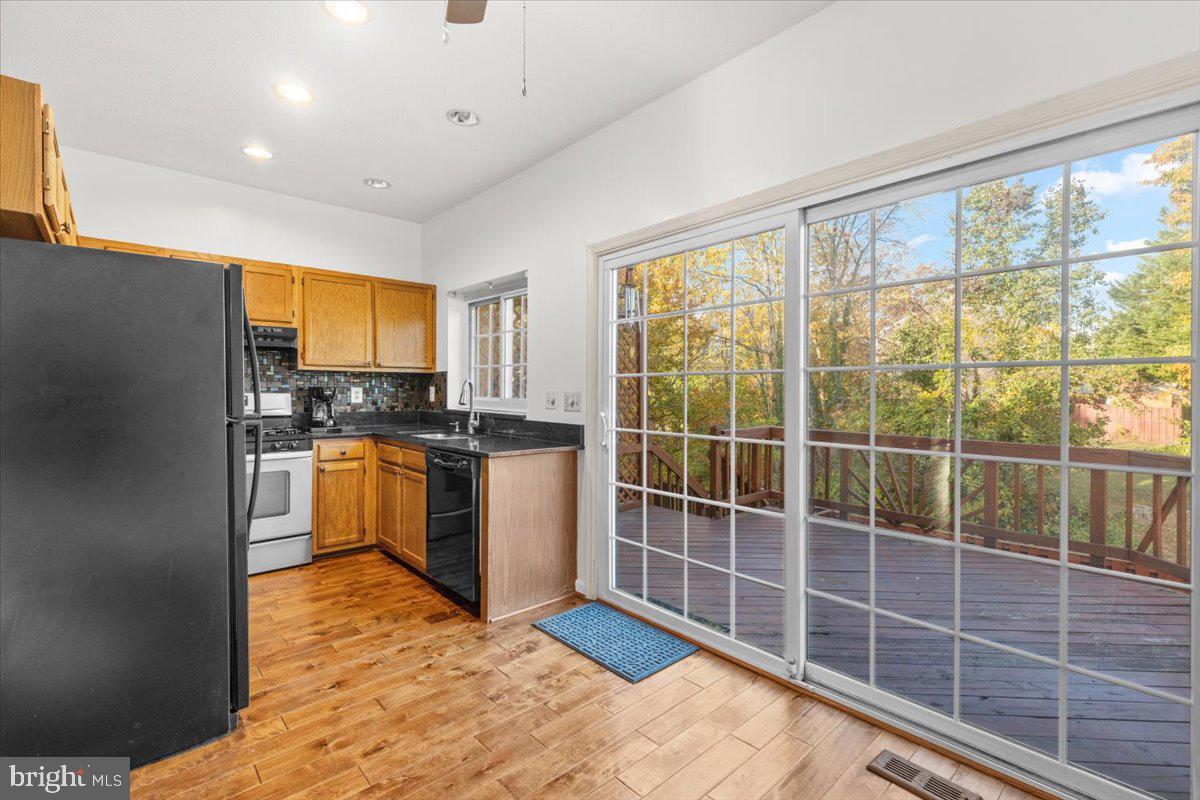 Alexandria, Virginia, 22306, United States, 3 Bedrooms Bedrooms, ,4 BathroomsBathrooms,Residential,For Sale,1984696