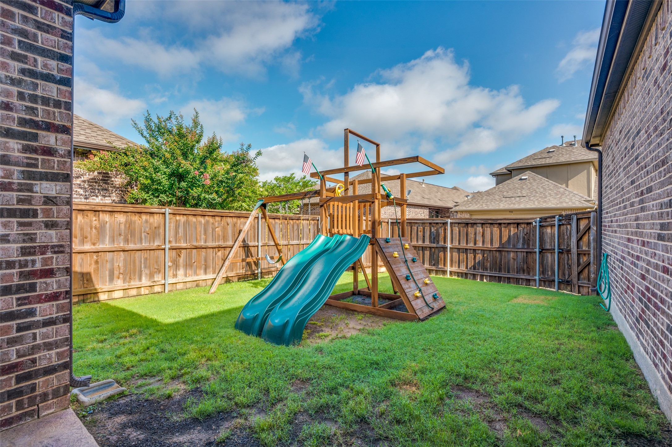 Arlington, Texas, 76005, United States, 4 Bedrooms Bedrooms, ,4 BathroomsBathrooms,Residential,For Sale,1857348