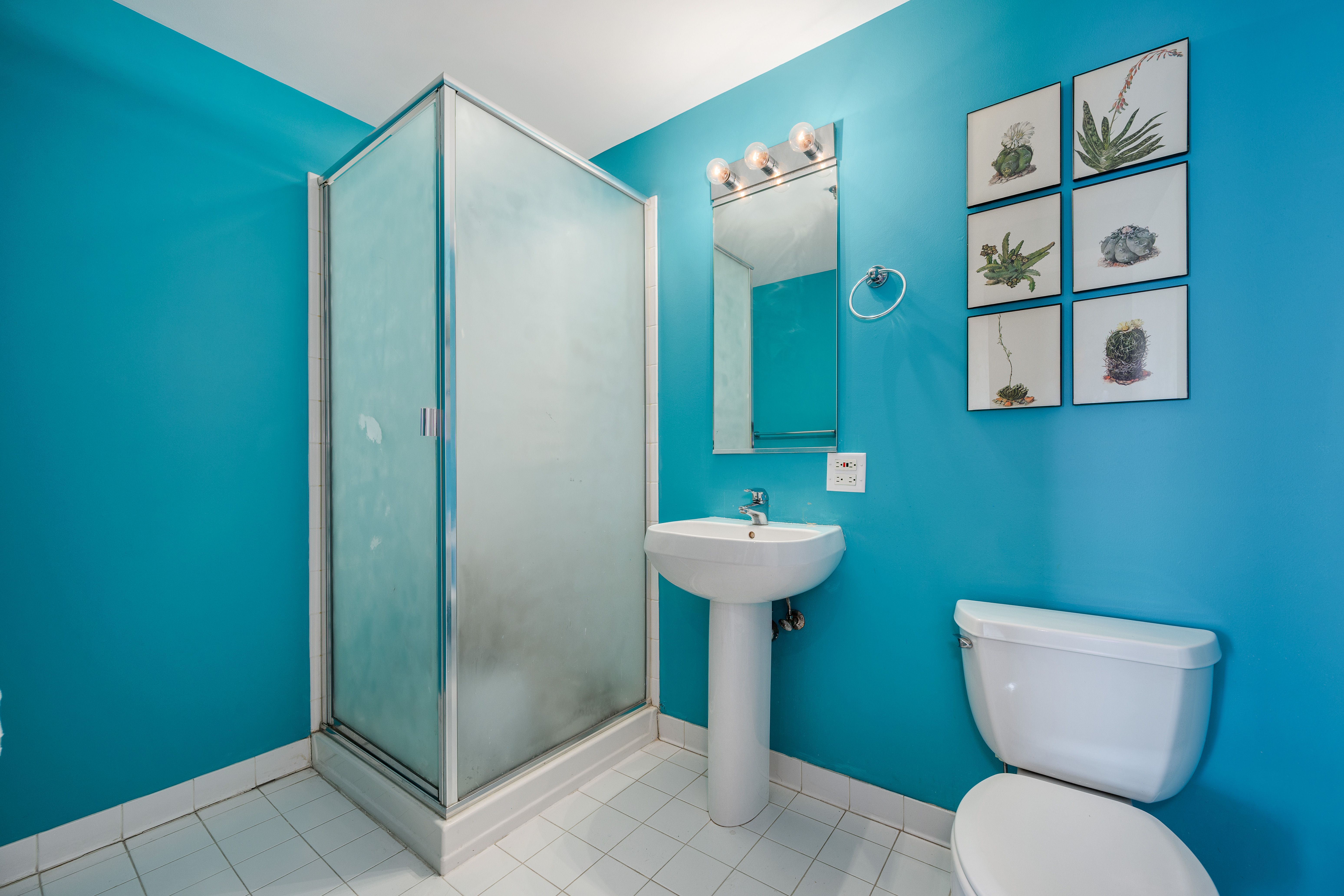  Experience Elevated City Living in This Beautifully Renovated Corner Residence - 物件實景