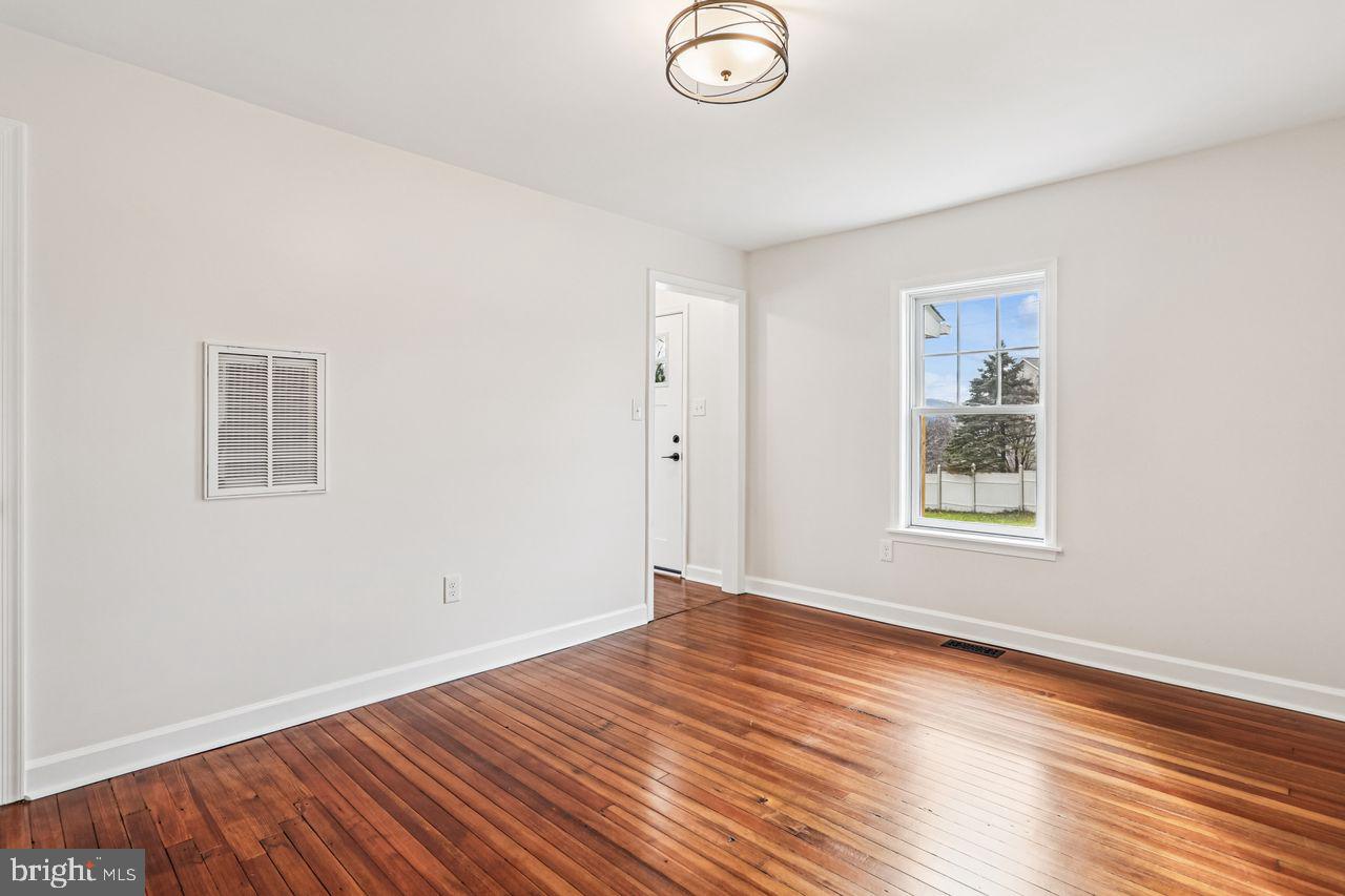 Knoxville, Maryland, 21758, United States, 4 Bedrooms Bedrooms, ,2 BathroomsBathrooms,Residential,For Sale,1997505