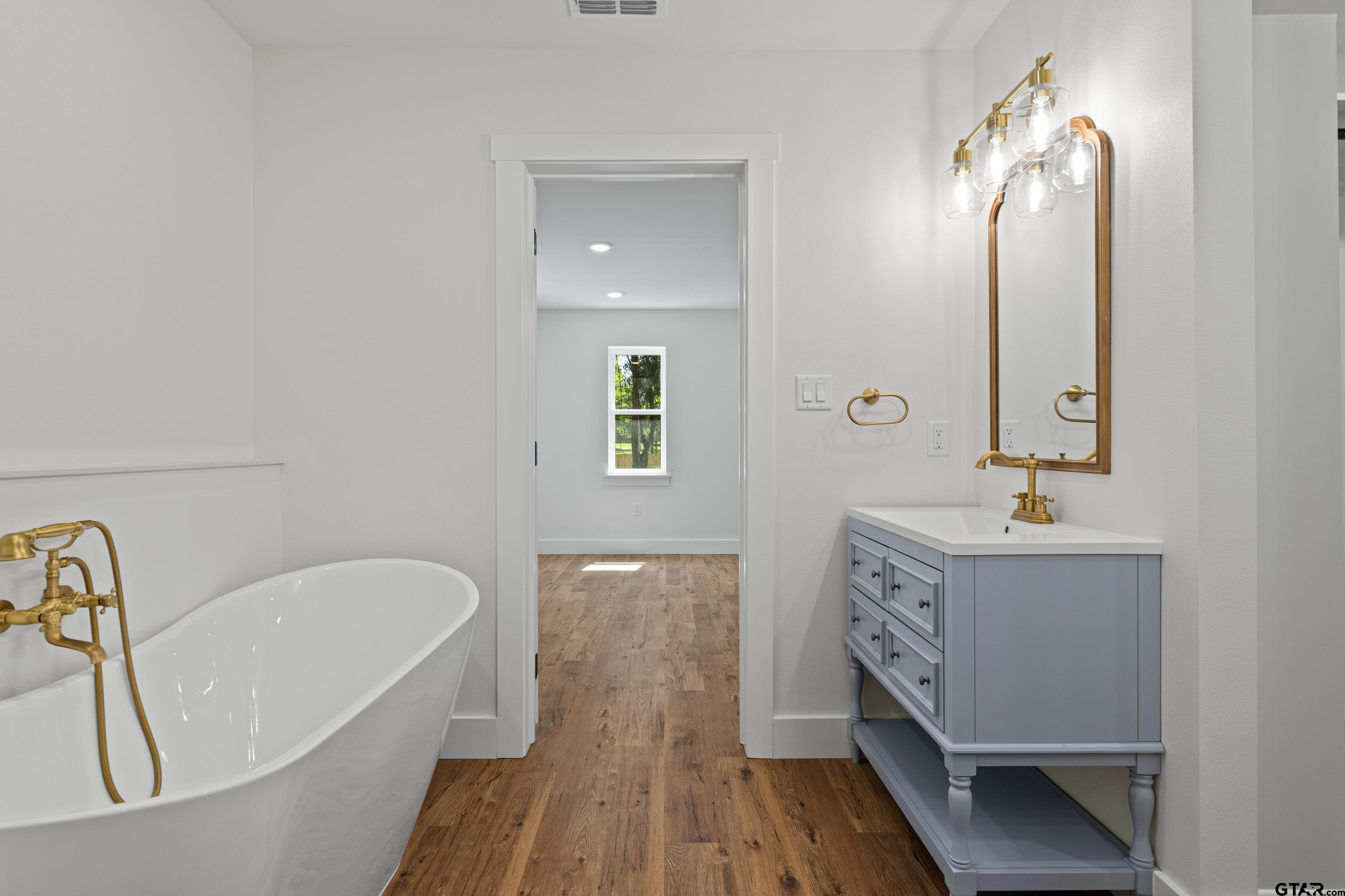 Hallsville, Texas, 75650, United States, 4 Bedrooms Bedrooms, ,3 BathroomsBathrooms,Residential,For Sale,1906779