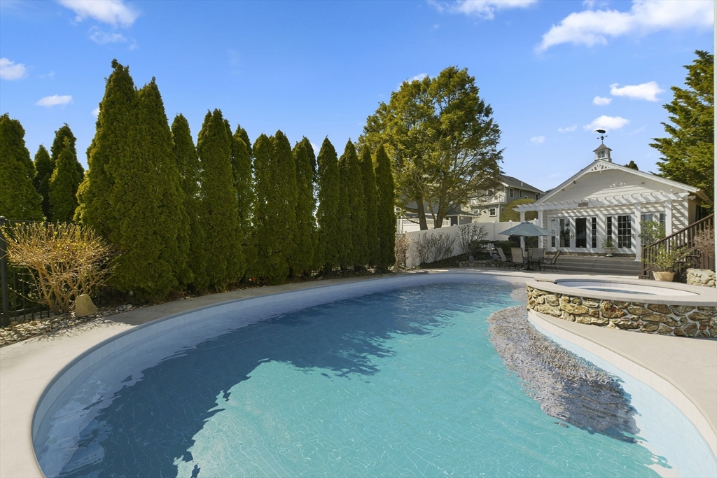 Hull, Massachusetts, 02045, United States, 7 Bedrooms Bedrooms, ,5 BathroomsBathrooms,Residential,For Sale,1794326