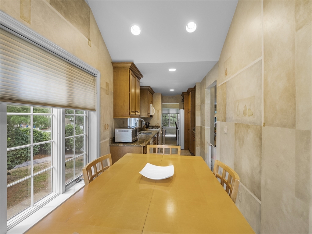 Worcester, Massachusetts, 01609, United States, 3 Bedrooms Bedrooms, ,4 BathroomsBathrooms,Residential,For Sale,1970257