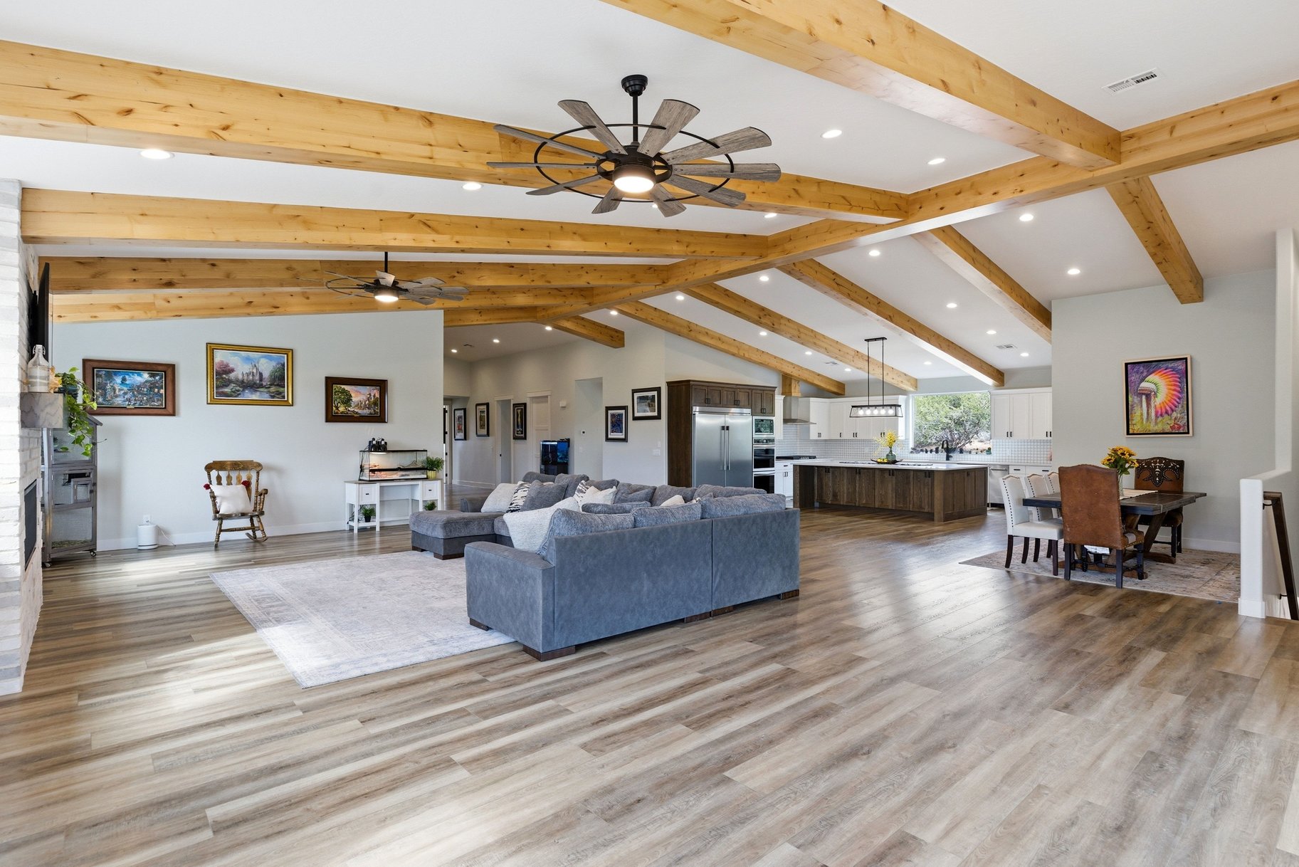  5 Acres • Two Homes In One • Horse Property With Flexible Living Options - 物件實景