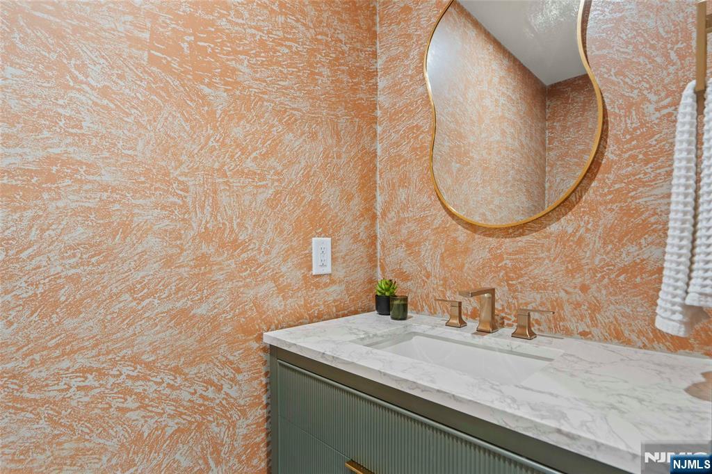 Jersey City, New Jersey, 07307, United States, 3 Bedrooms Bedrooms, ,2 BathroomsBathrooms,Residential,For Sale,1947058