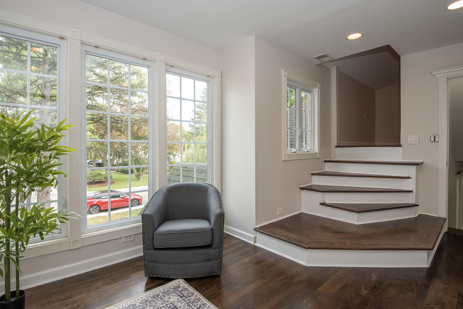 Glenview, Illinois, 60025, United States, 5 Bedrooms Bedrooms, ,3 BathroomsBathrooms,Residential,For Sale,1995942