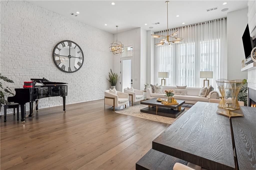 Alpharetta, Georgia, 30005, United States, 3 Bedrooms Bedrooms, ,3 BathroomsBathrooms,Residential,For Sale,1907831