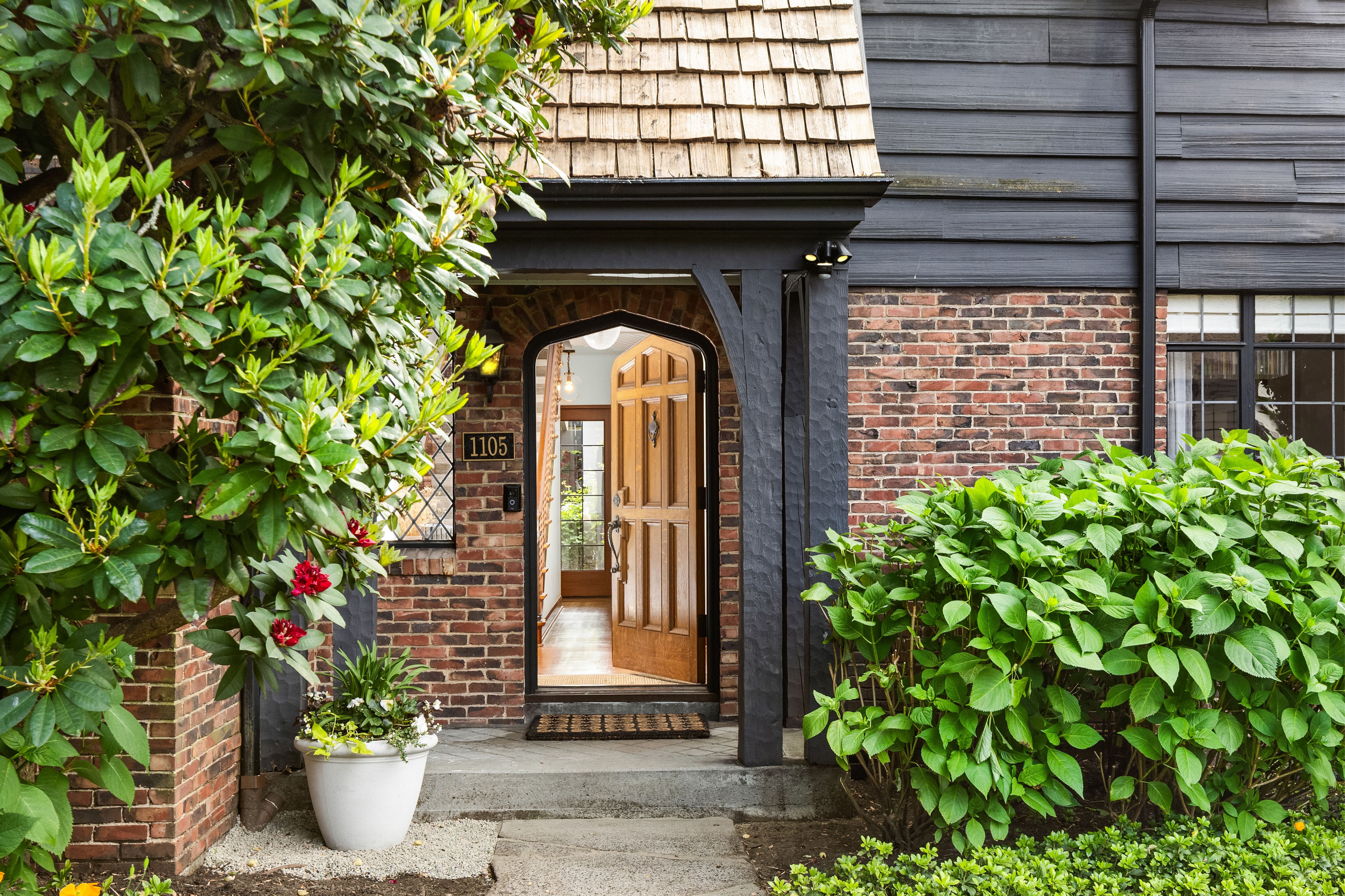  1105 Shenandoah Dr E, Seattle, WA 98112 - 物件實景