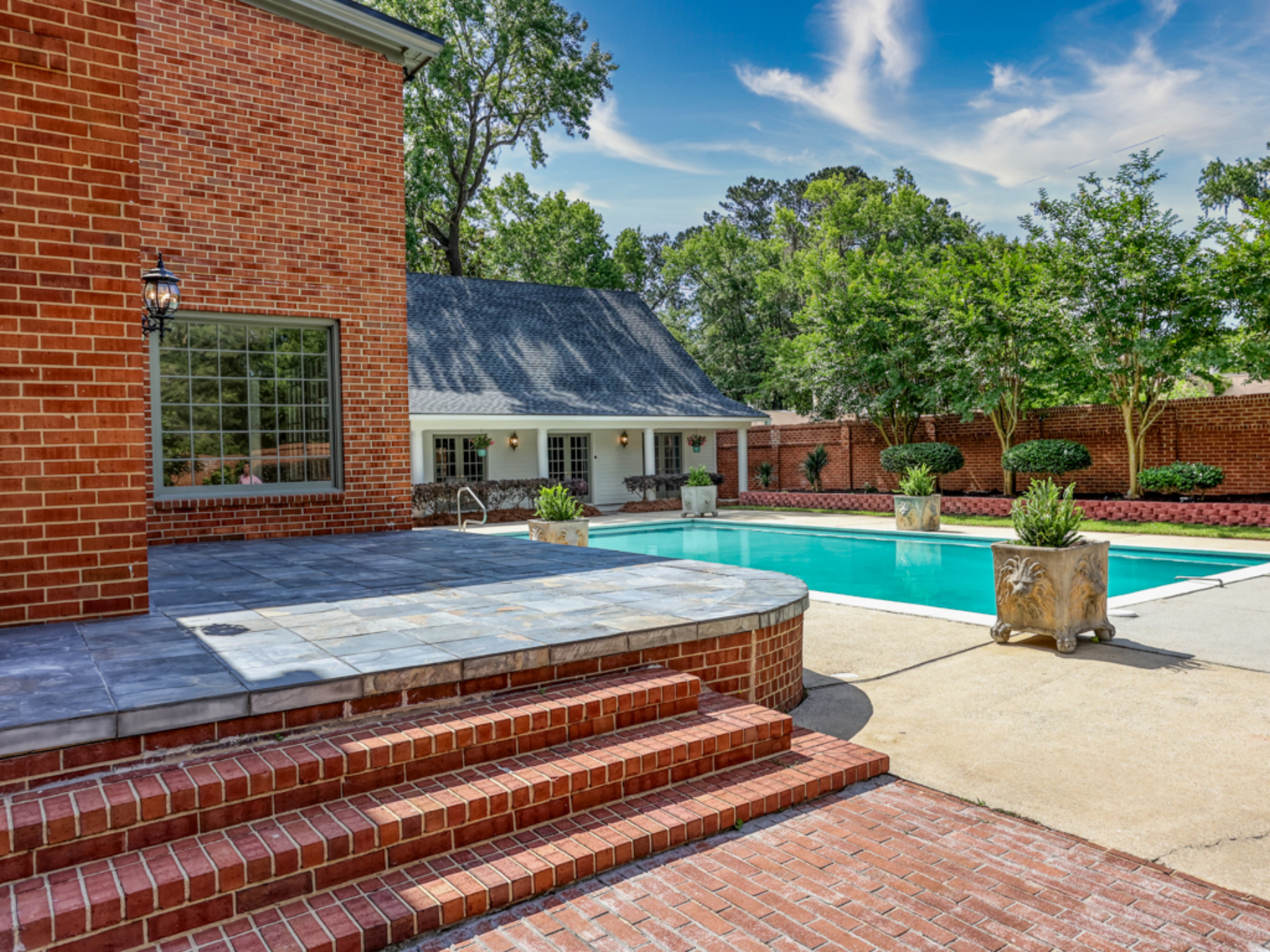  Grand Colonial Estate is Rare Find in the Heart of Midtown - 物件實景