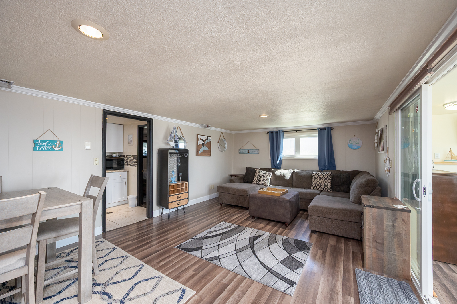 Moses Lake, Washington, 98837, United States, 3 Bedrooms Bedrooms, ,Residential,For Sale,1938109