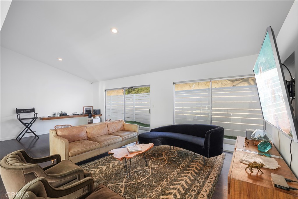 Los Angeles, California, 90069, United States, 3 Bedrooms Bedrooms, ,1 BathroomBathrooms,Residential,For Sale,1897836