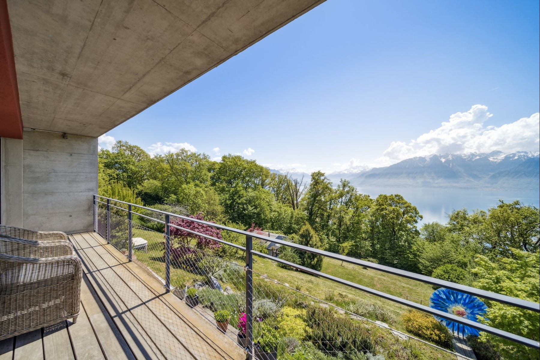  Unique - Contemporary design between the sky and the lake - 物件實景