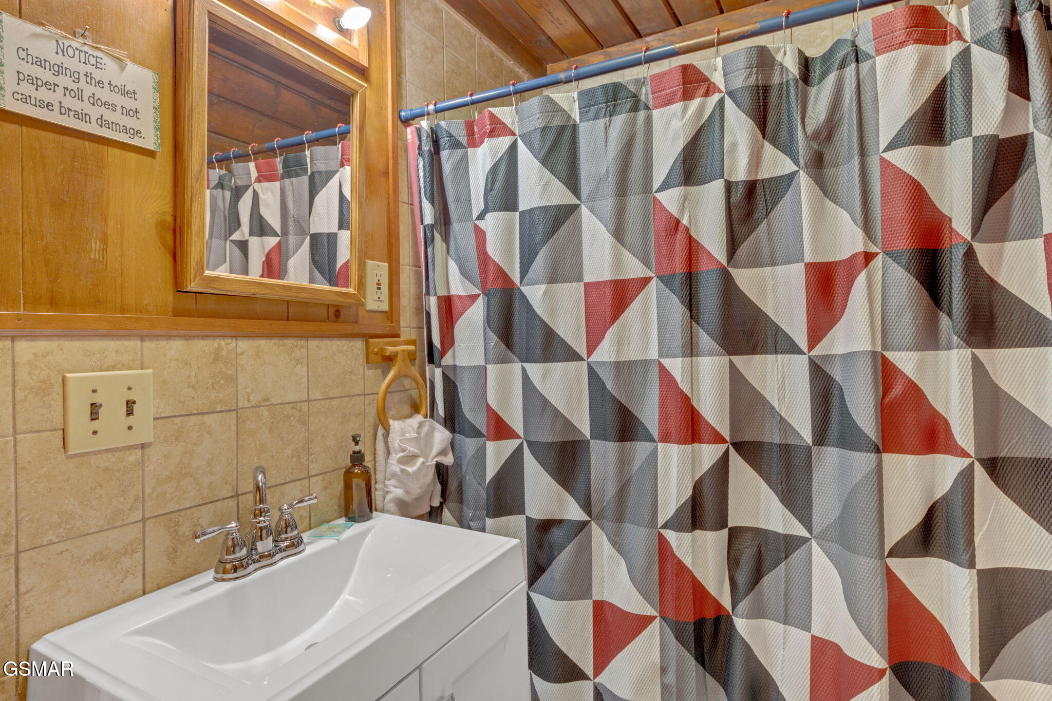 Gatlinburg, Tennessee, 37738, United States, 2 Bedrooms Bedrooms, ,2 BathroomsBathrooms,Residential,For Sale,1979634