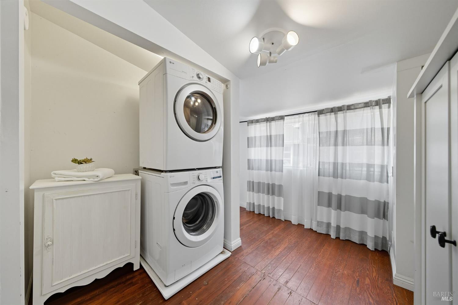Napa, California, 94559, United States, 3 Bedrooms Bedrooms, ,4 BathroomsBathrooms,Residential,For Sale,1947043