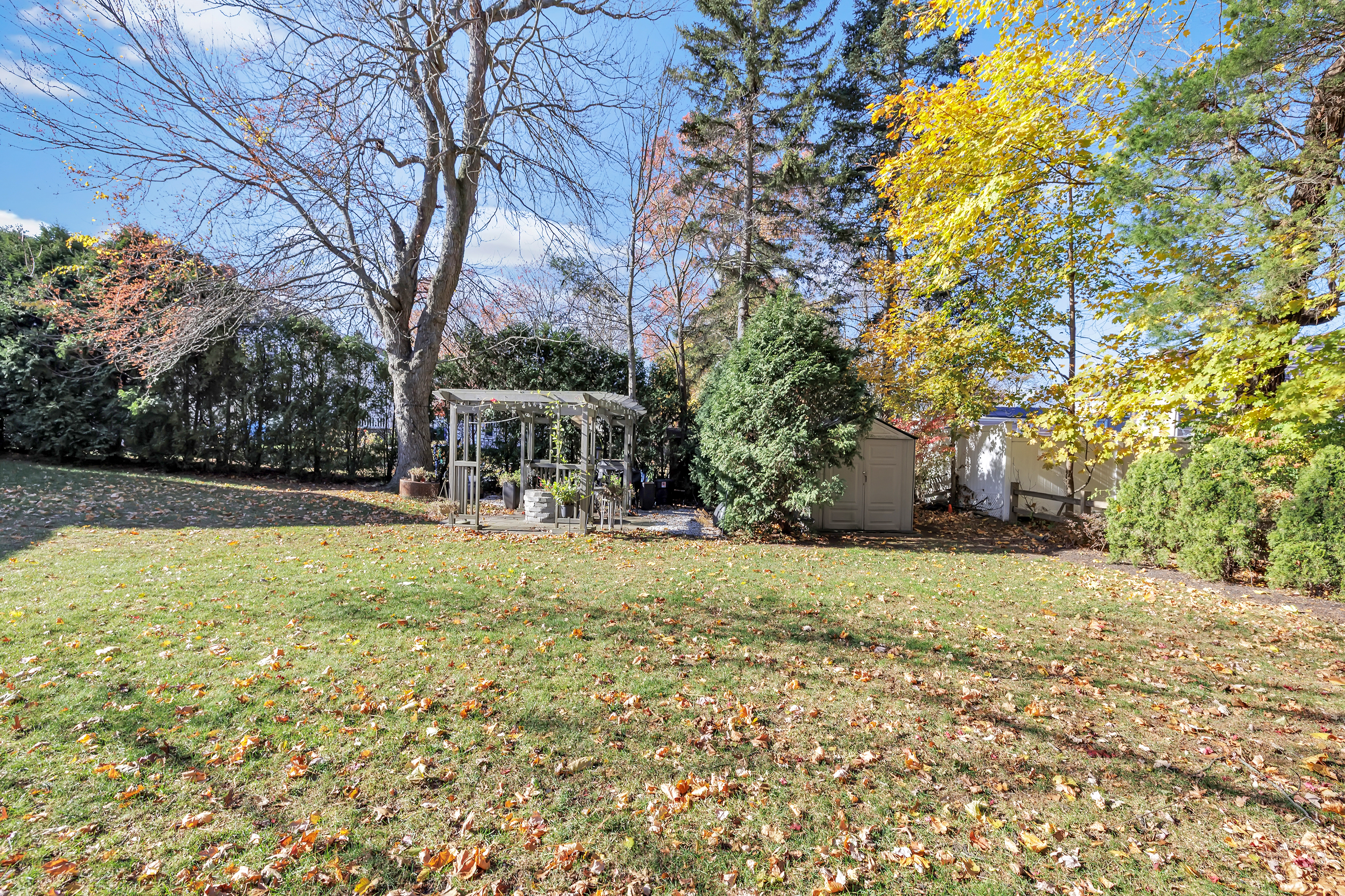 Stratford, Connecticut, 06614, United States, 4 Bedrooms Bedrooms, ,4 BathroomsBathrooms,Residential,For Sale,1996522