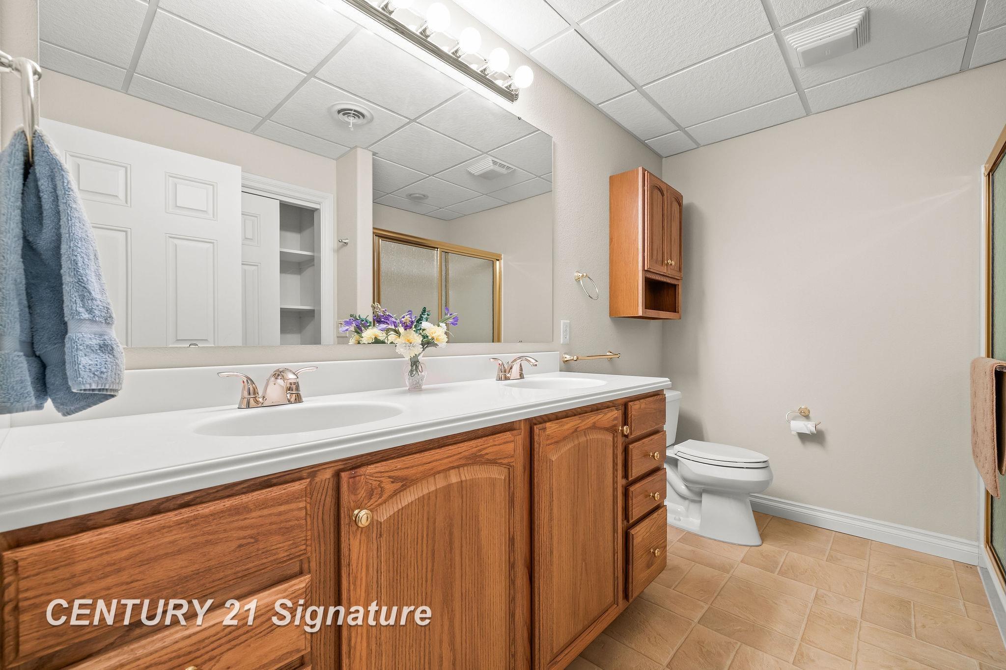 Freeland, Michigan, 48623, United States, 5 Bedrooms Bedrooms, ,4 BathroomsBathrooms,Residential,For Sale,1973671