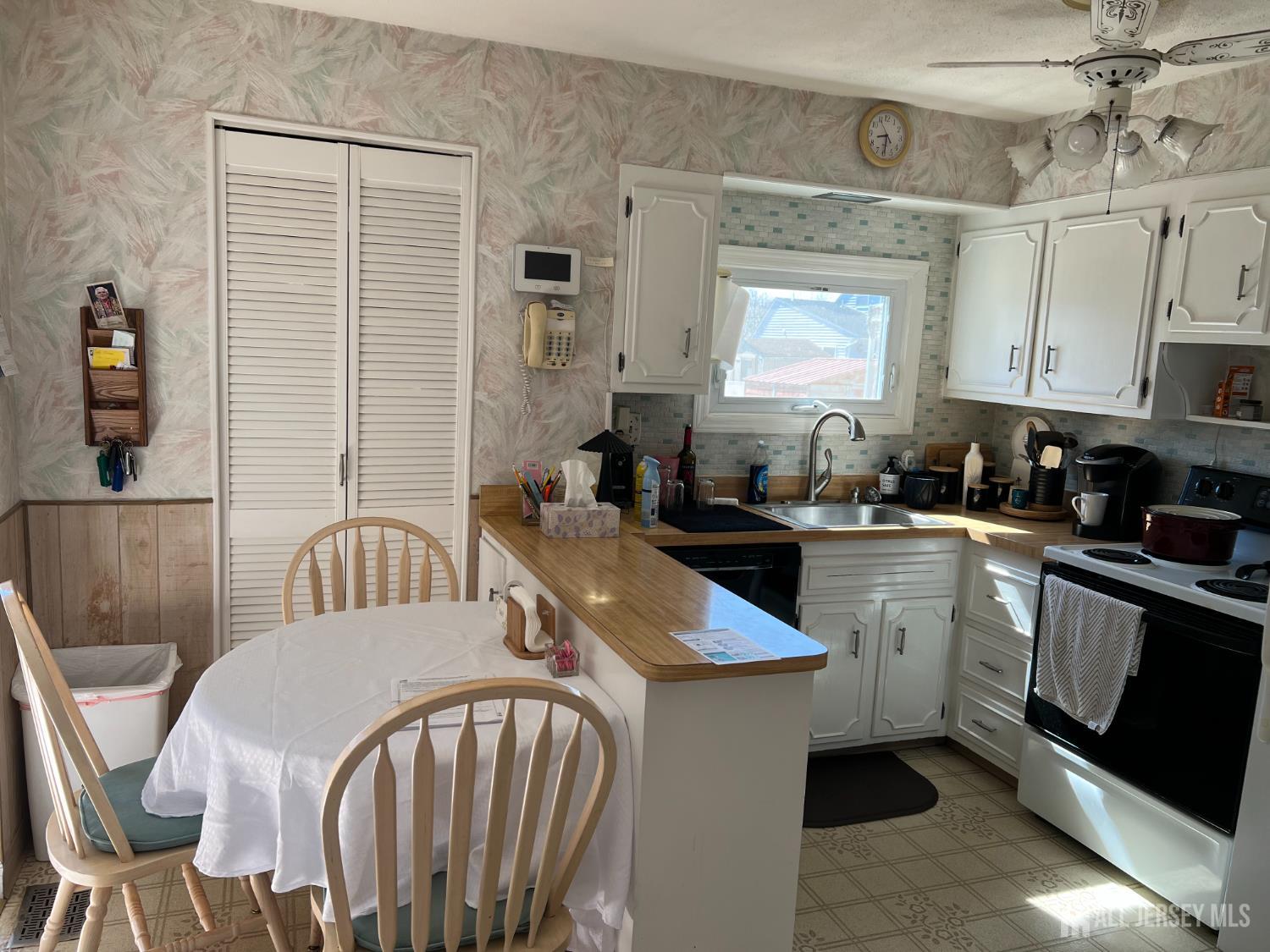 East Brunswick, New Jersey, 08816, United States, 3 Bedrooms Bedrooms, ,1 BathroomBathrooms,Residential,For Sale,2026561