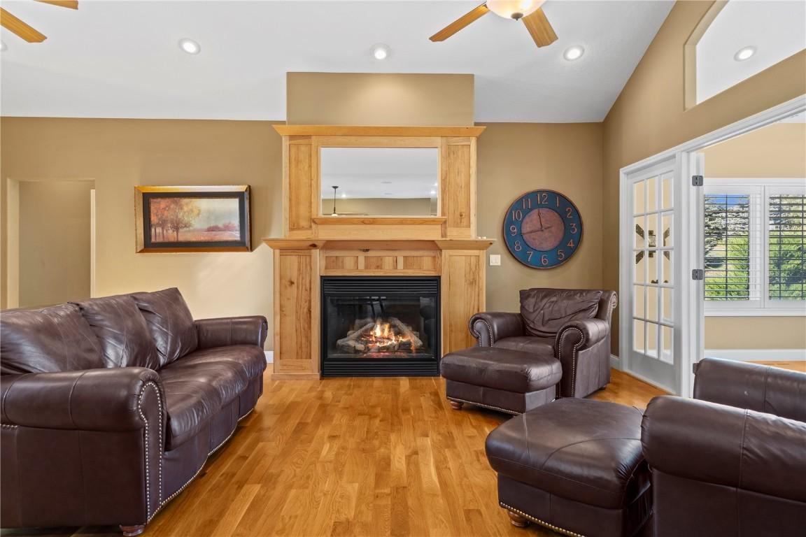 Vinton, Iowa, 52349, United States, 5 Bedrooms Bedrooms, ,3 BathroomsBathrooms,Residential,For Sale,1979270