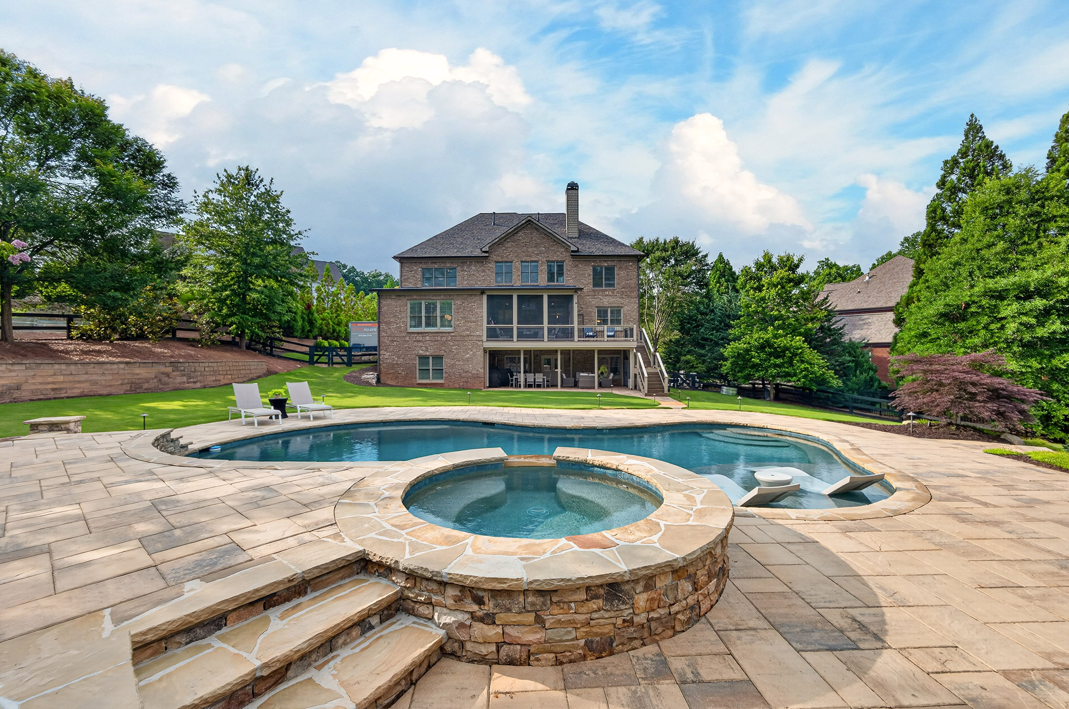  Nestled on a Quiet Cul-De-Sac Lot and Backing Directly to Birmingham Park - 物件實景