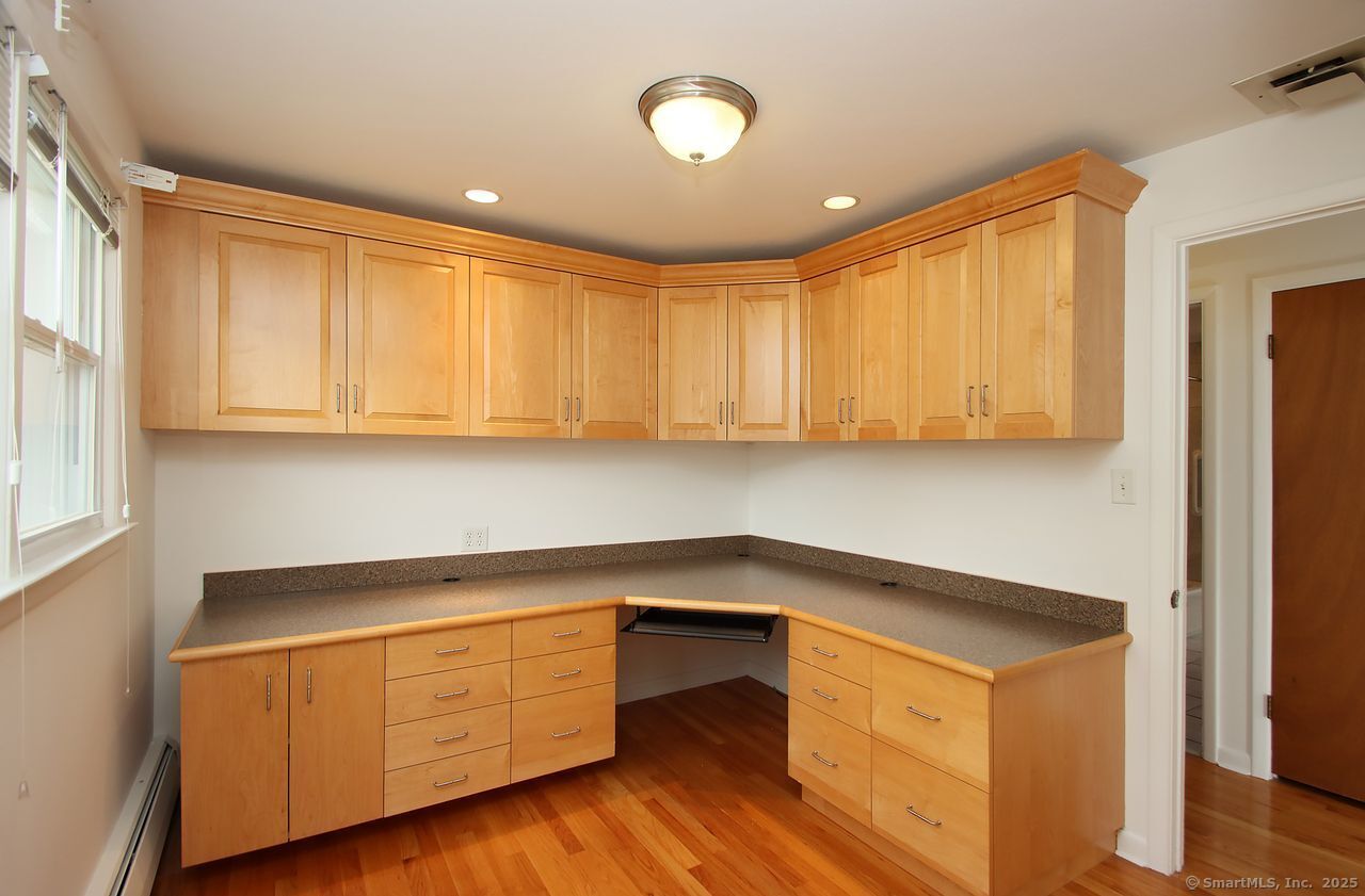 North Haven, Connecticut, 06473, United States, 3 Bedrooms Bedrooms, ,2 BathroomsBathrooms,Residential,For Sale,1926268