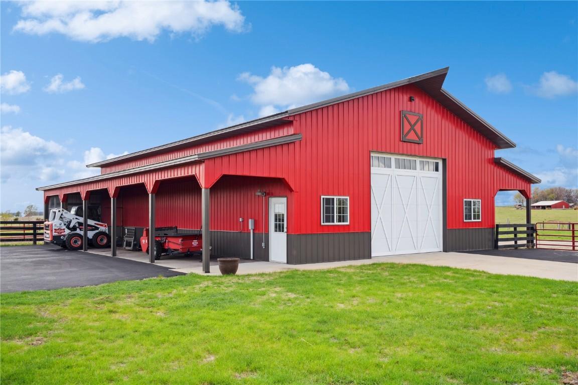 Vinton, Iowa, 52349, United States, 5 Bedrooms Bedrooms, ,6 BathroomsBathrooms,Residential,For Sale,1980405