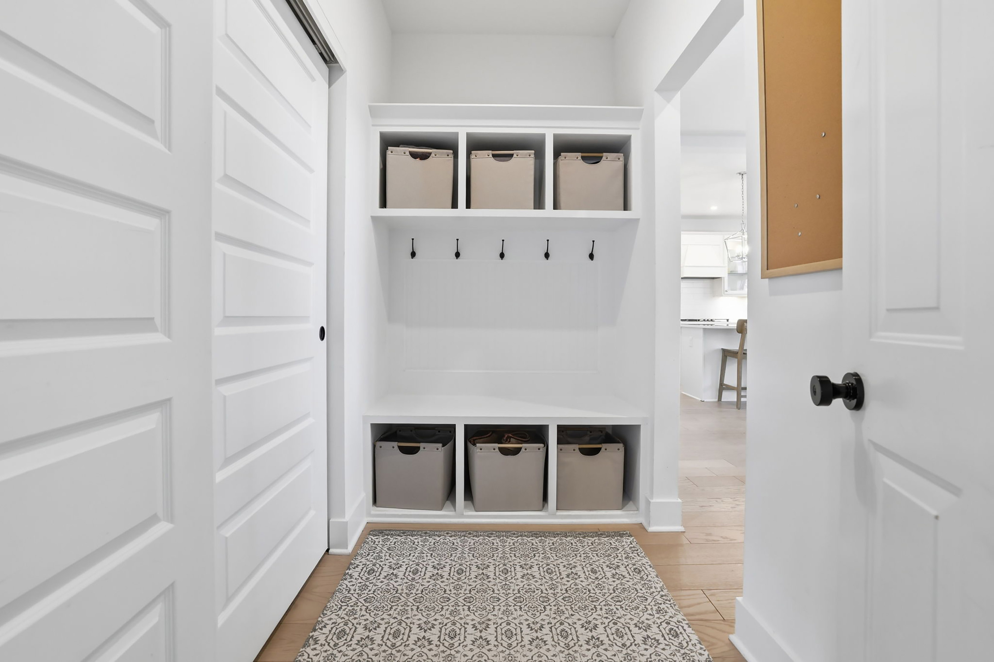  Stunning White Brick Modern Farmhouse Blends Timeless Charm with Elevated Design - 物件實景