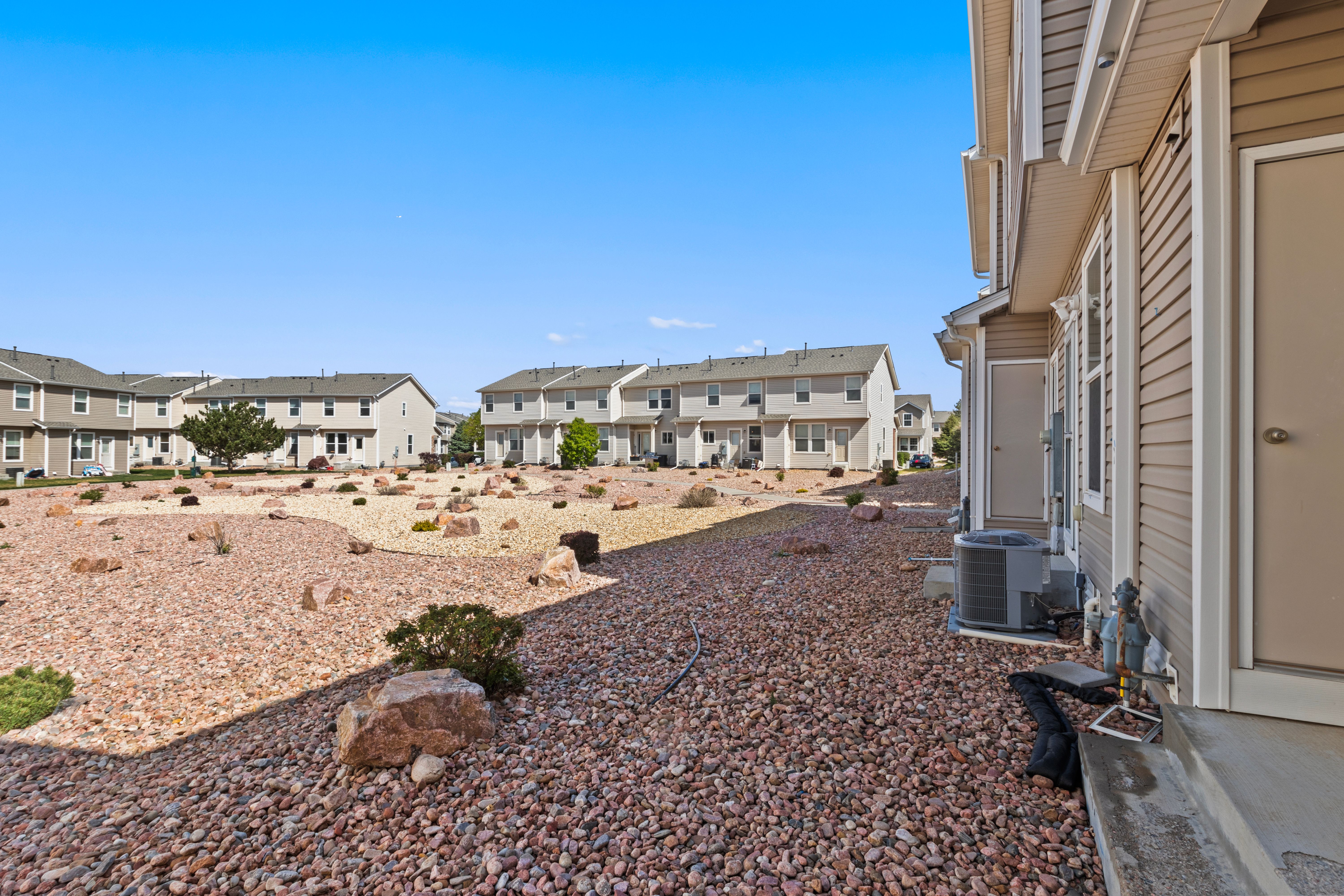  This Delightful GEM Features a Livable Floorplan with a Seamless Layout - 物件實景