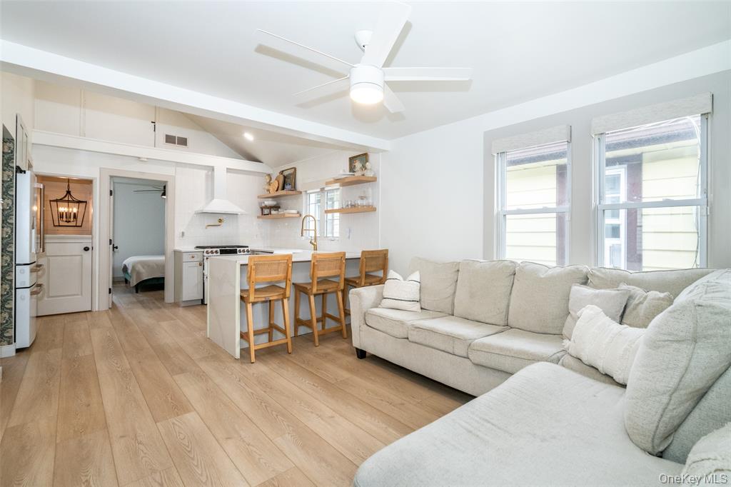 Bronx, New York, 10464, United States, 2 Bedrooms Bedrooms, ,1 BathroomBathrooms,Residential,For Sale,1975027