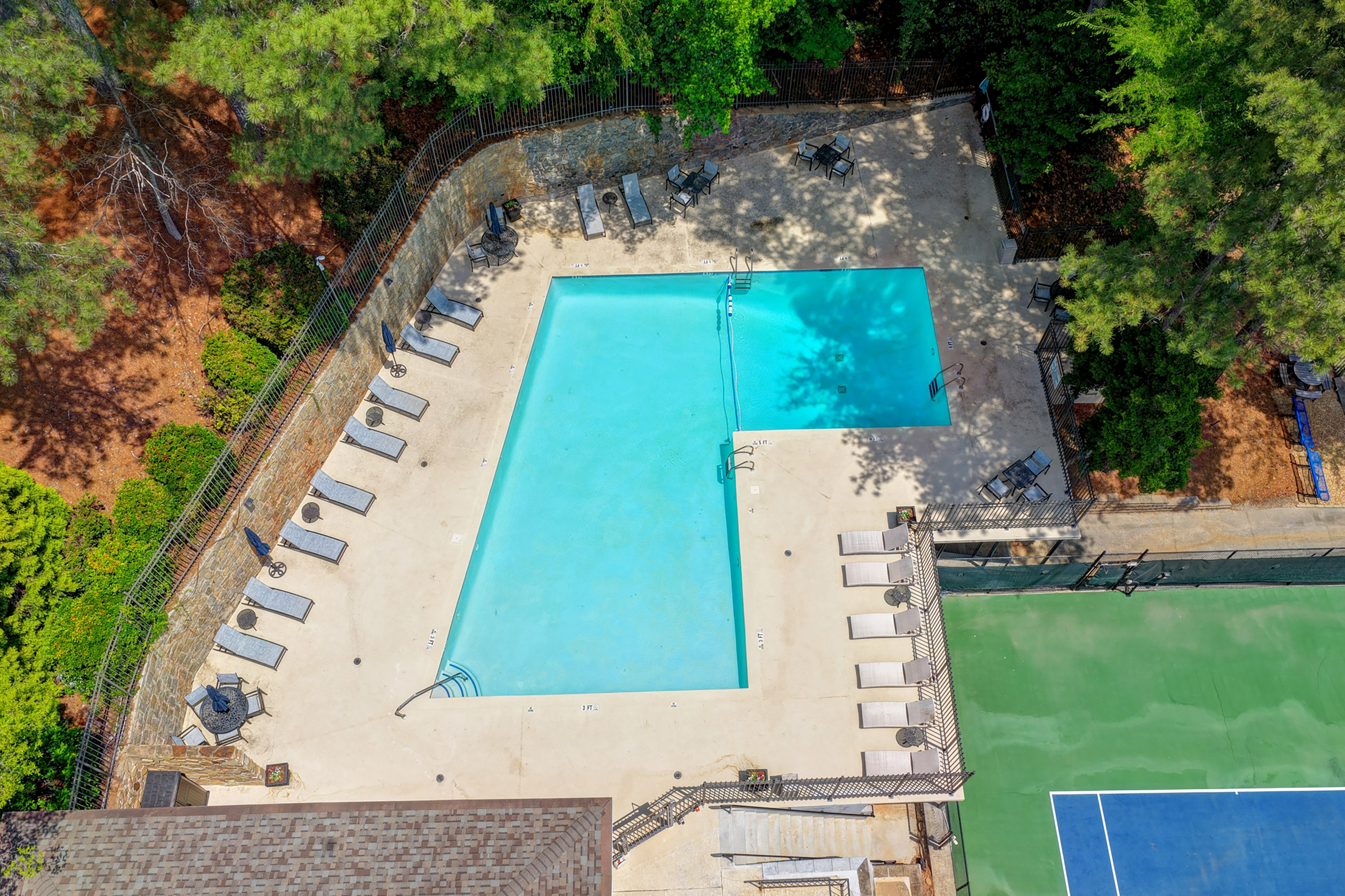  Charming Home Located In A Sought-After Swim And Tennis Community - 物件實景