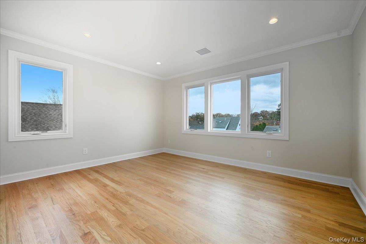 Westbury, New York, 11590, United States, 5 Bedrooms Bedrooms, ,5 BathroomsBathrooms,Residential,For Sale,1991038