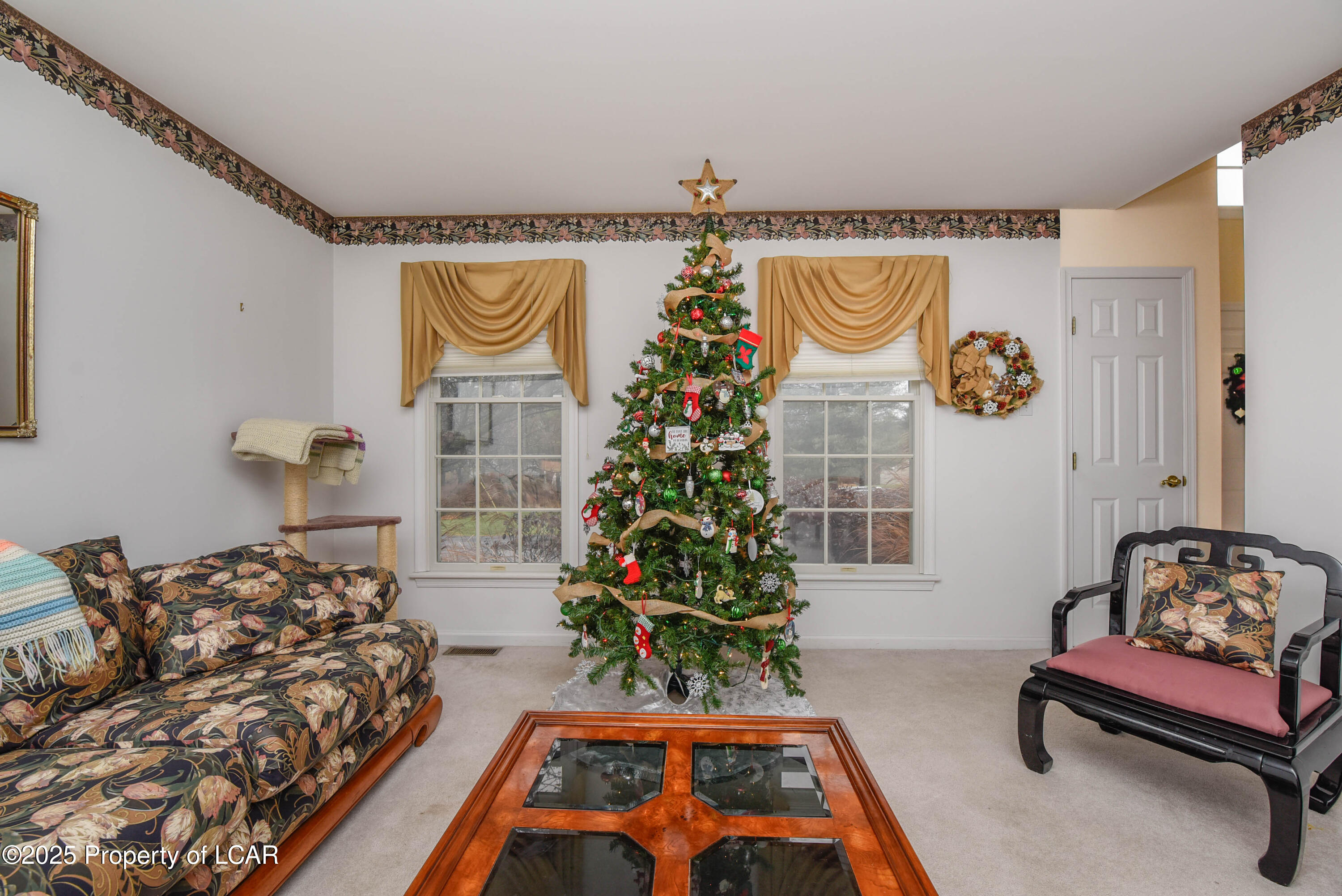 Dallas, Pennsylvania, 18612, United States, 4 Bedrooms Bedrooms, ,3 BathroomsBathrooms,Residential,For Sale,2005553