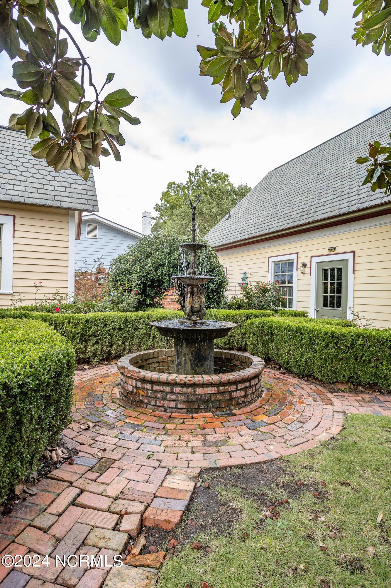 122 S Academy Street, Washington, North Carolina, 27889, United States, 3 Bedrooms Bedrooms, ,4 BathroomsBathrooms,Residential,For Sale,122 S Academy Street,1639244
