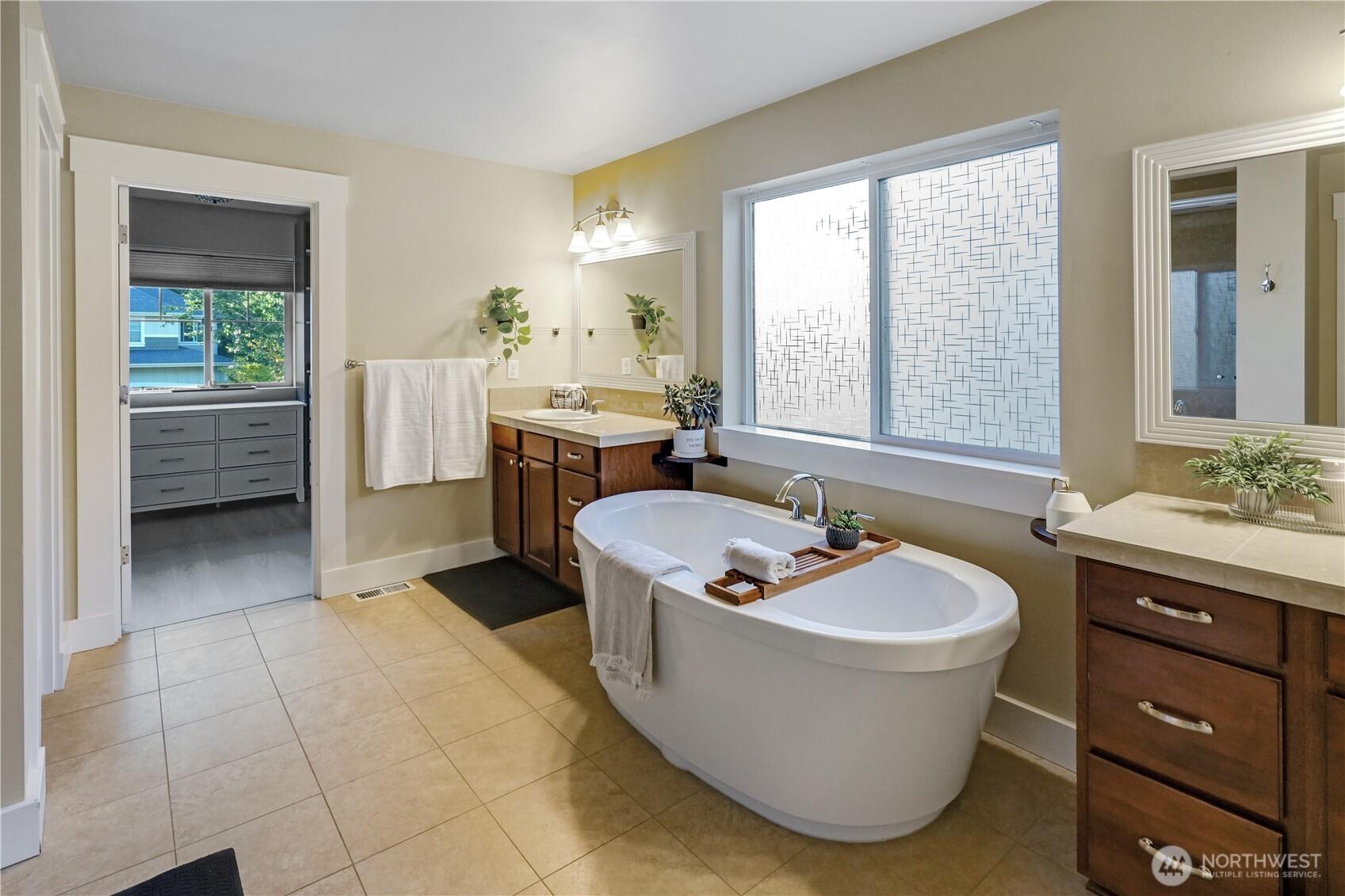 RENTON, Washington, 98058, United States, 4 Bedrooms Bedrooms, ,3 BathroomsBathrooms,Residential,For Sale,1933643