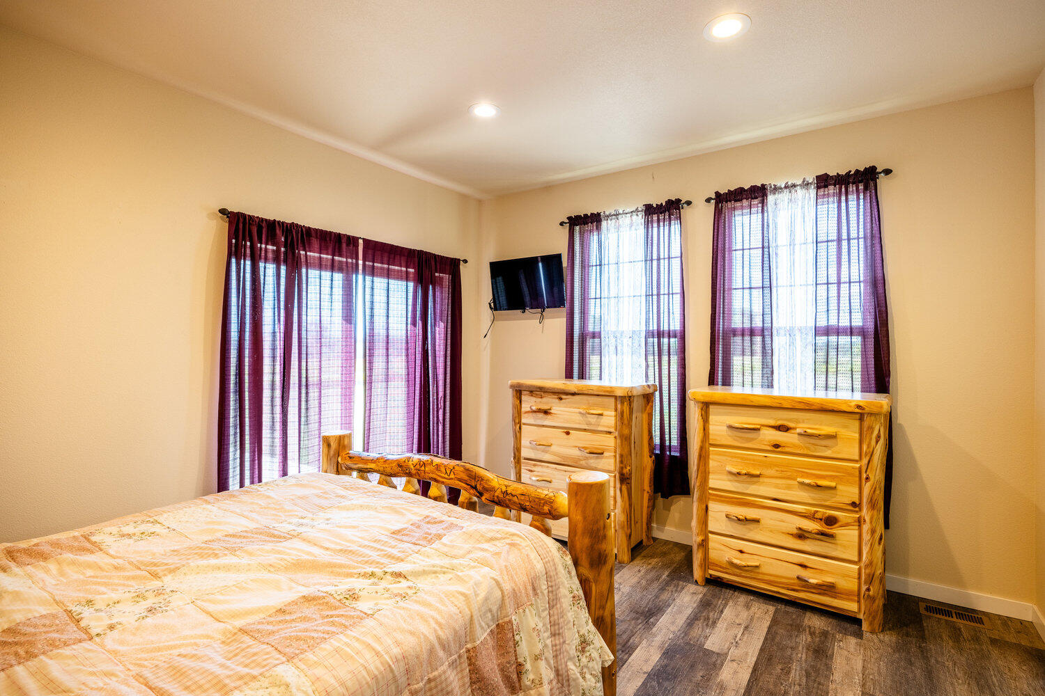 Sheridan, Wyoming, 82801, United States, 3 Bedrooms Bedrooms, ,2 BathroomsBathrooms,Residential,For Sale,1906088