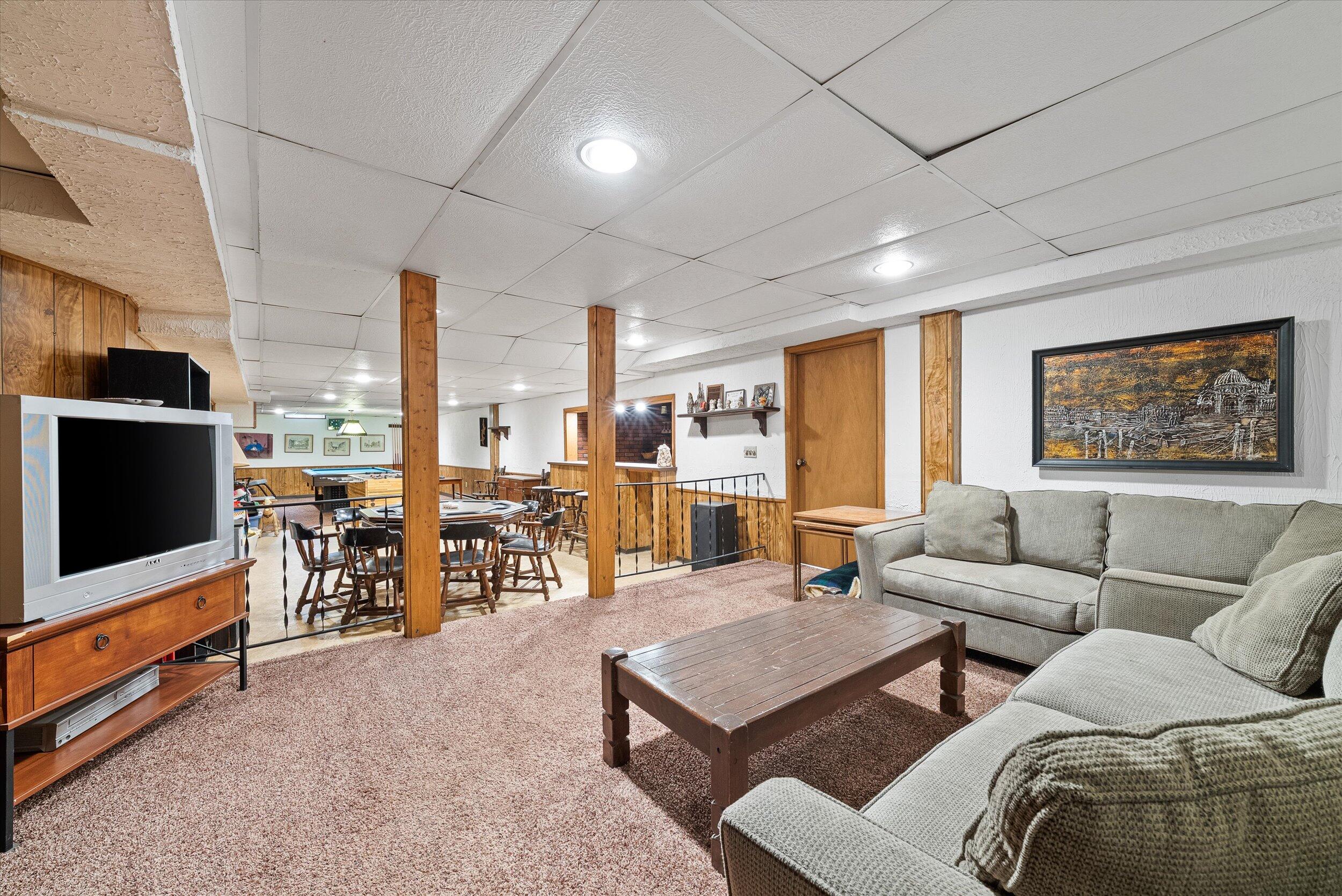 Mequon, Wisconsin, 53097, United States, 5 Bedrooms Bedrooms, ,5 BathroomsBathrooms,Residential,For Sale,1907648