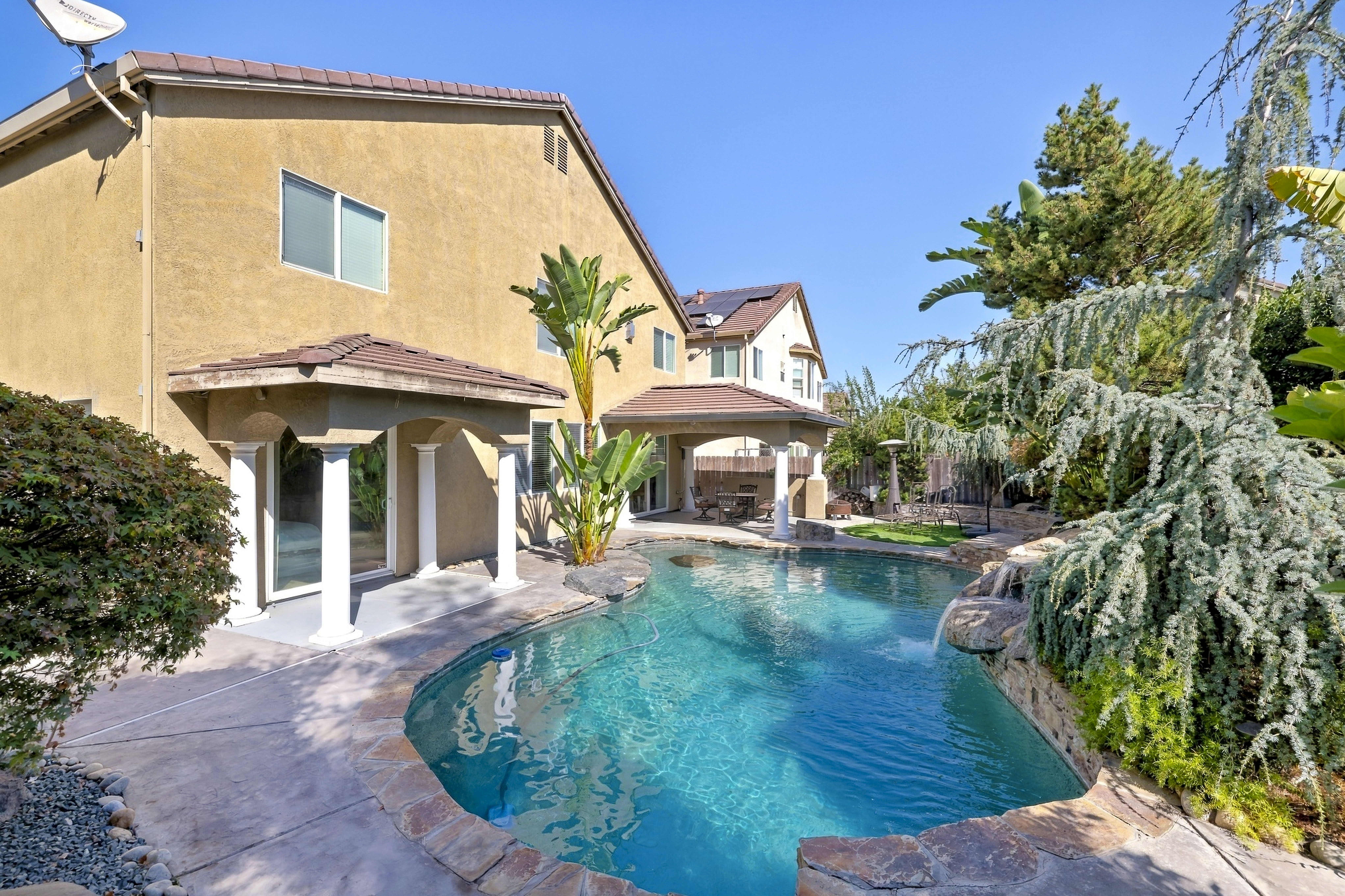  Expansive Paseo West Home with Poolside Living - 物件實景