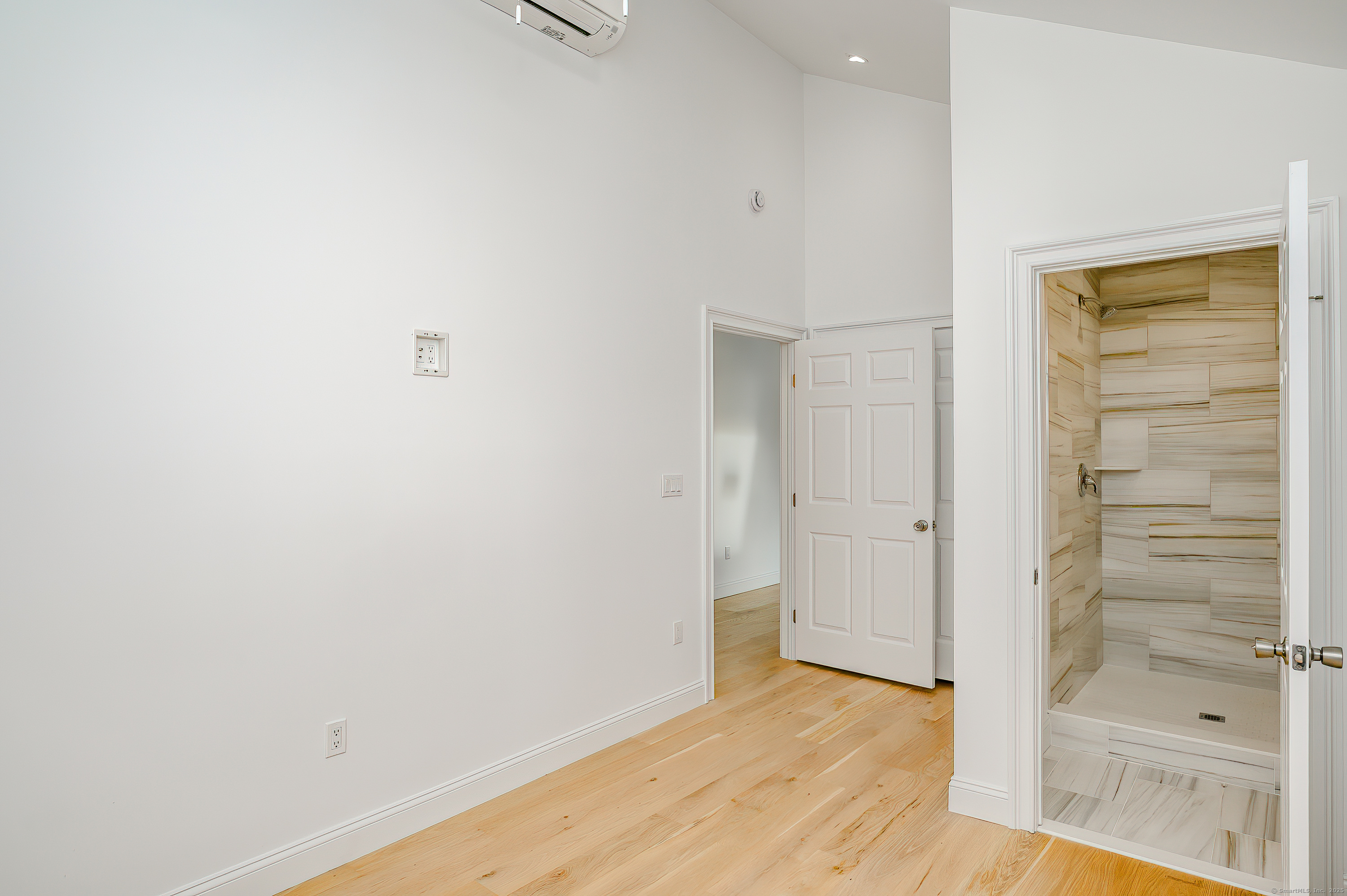 East Lyme, Connecticut, 06357, United States, 2 Bedrooms Bedrooms, ,3 BathroomsBathrooms,Residential,For Sale,1933174