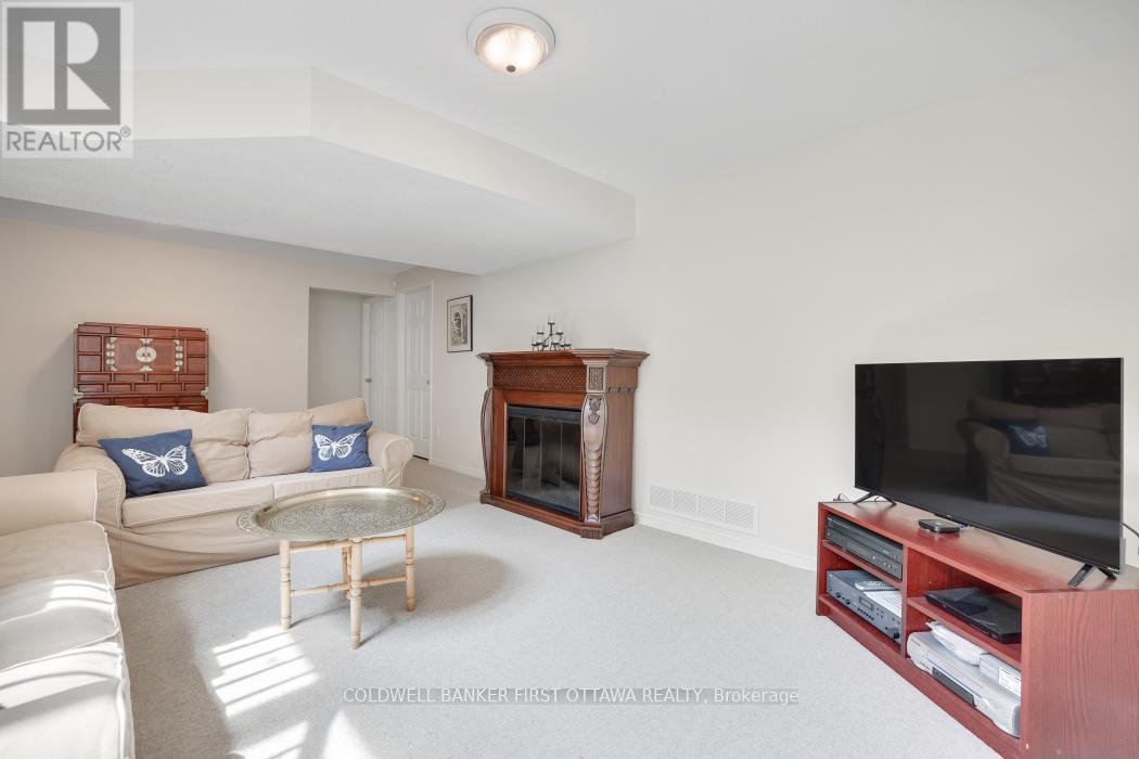 Ottawa, Ontario, K2S 1Z6, CA, 3 Bedrooms Bedrooms, ,3 BathroomsBathrooms,Residential,For Sale,1906768