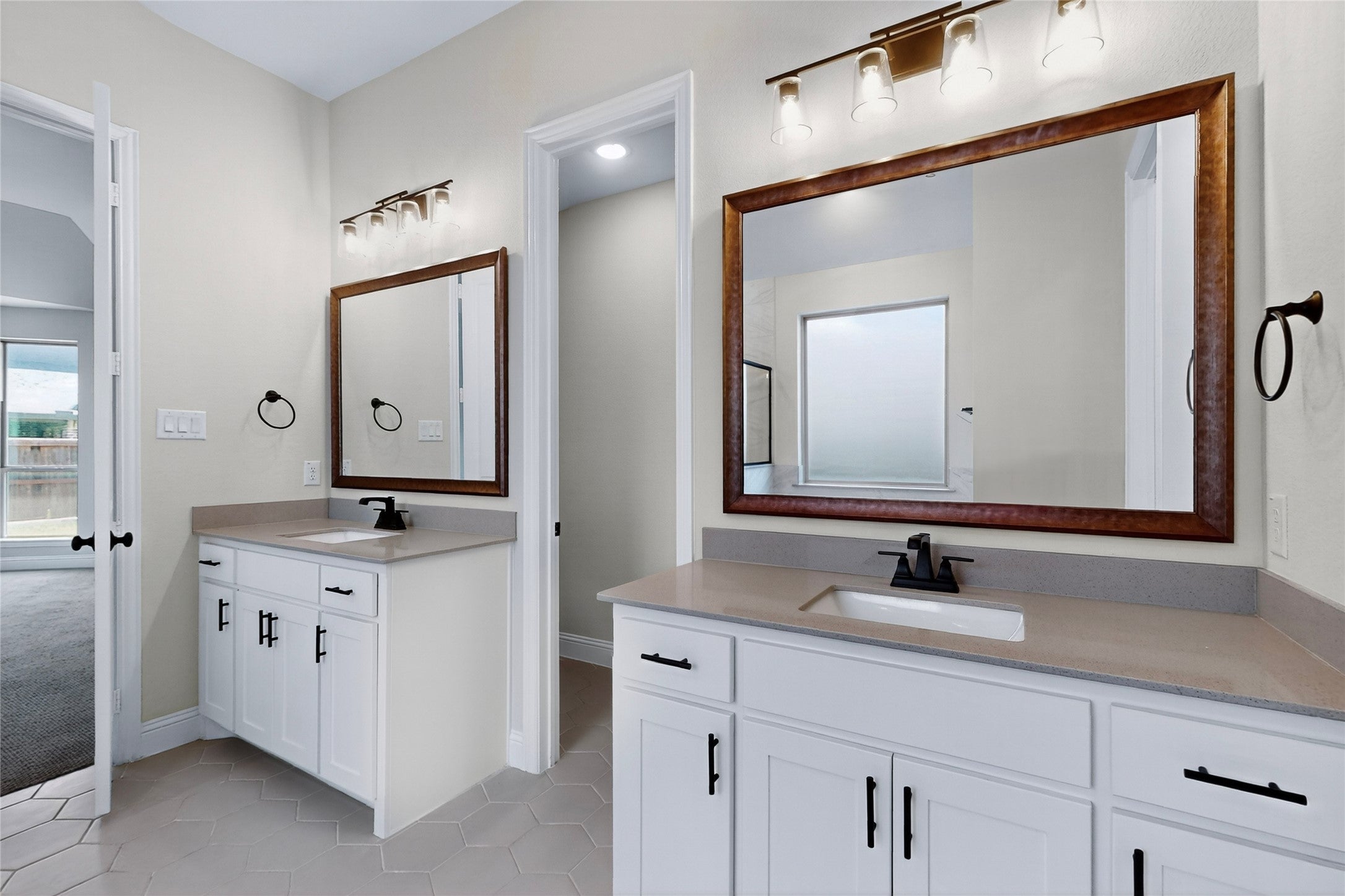 Mansfield, Texas, 76063, United States, 4 Bedrooms Bedrooms, ,4 BathroomsBathrooms,Residential,For Sale,1978691