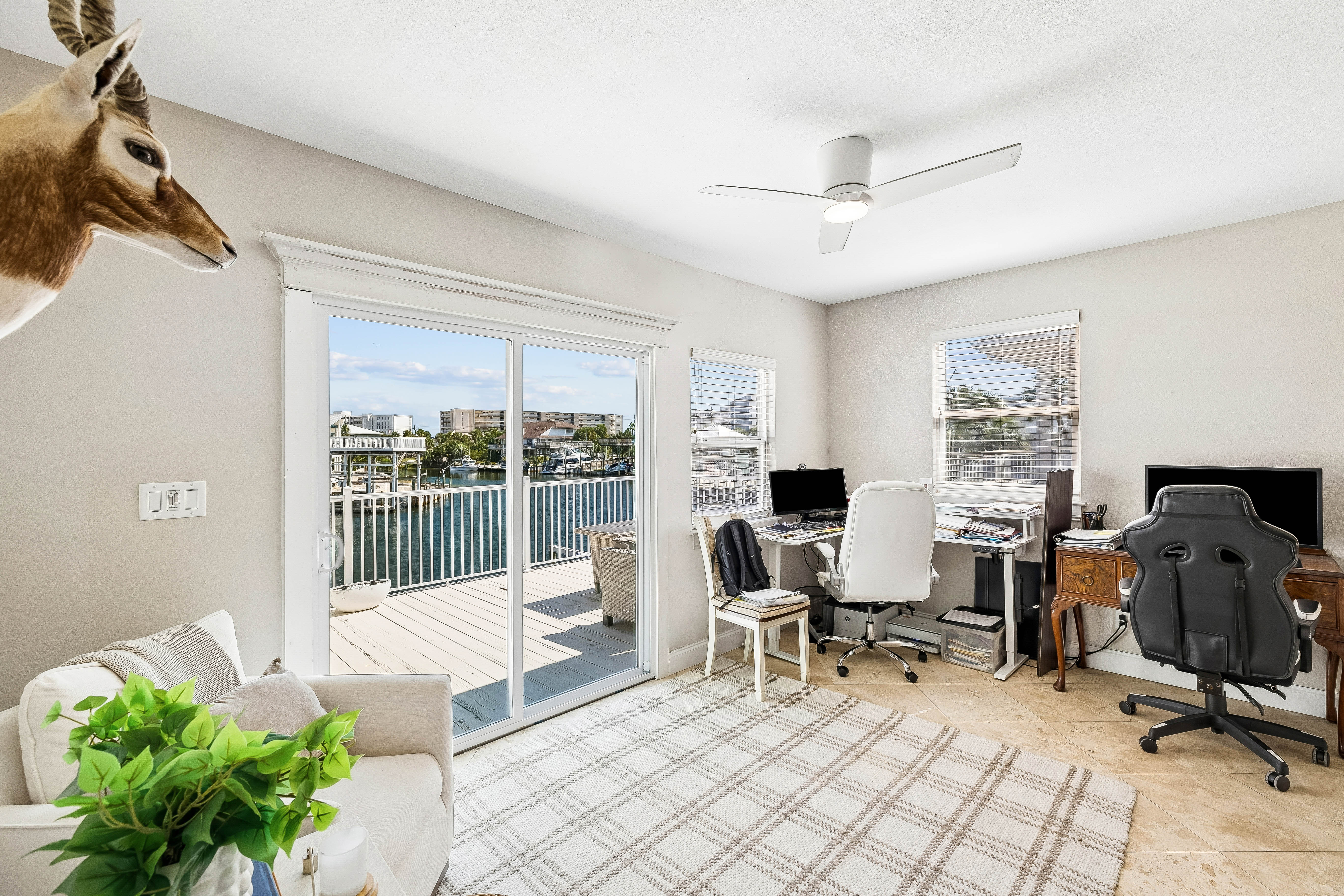  Renovated Harborfront Townhome With 40-Foot Boat Slip - 物件實景