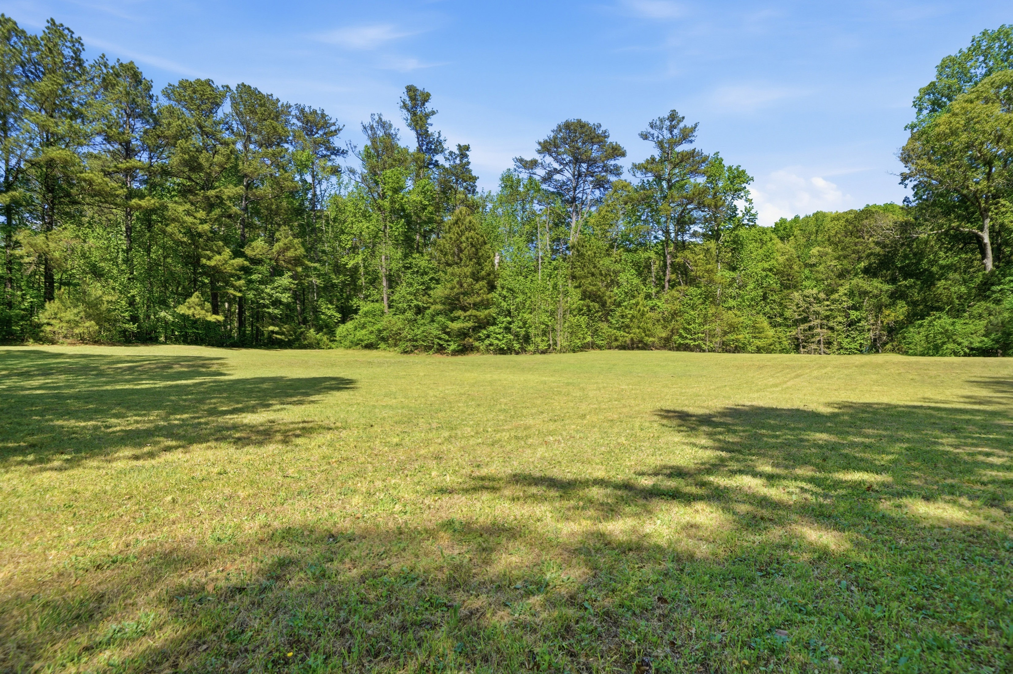  Brick Ranch Perfectly Positioned on 27 Acres with Pond - 物件實景