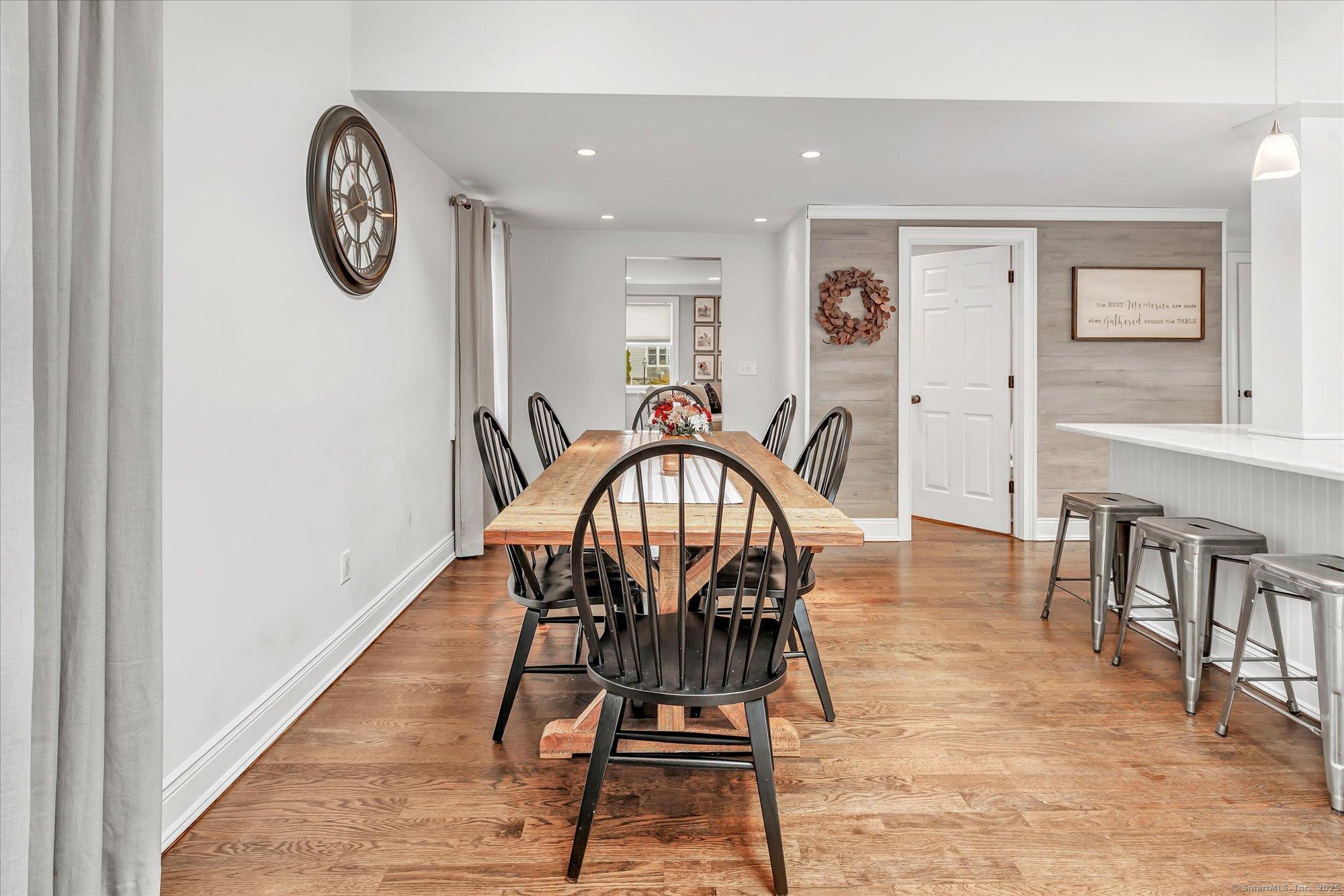 Stratford, Connecticut, 06614, United States, 3 Bedrooms Bedrooms, ,2 BathroomsBathrooms,Residential,For Sale,1978049