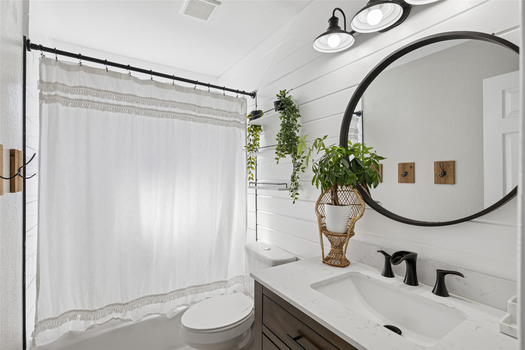 Keller, Texas, 76248, United States, 5 Bedrooms Bedrooms, ,3 BathroomsBathrooms,Residential,For Sale,1988935