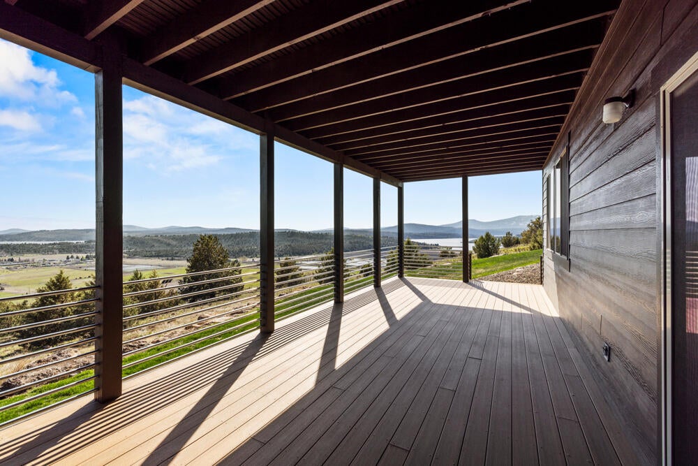 Klamath Falls, Oregon, 97601, United States, 3 Bedrooms Bedrooms, ,4 BathroomsBathrooms,Residential,For Sale,1794380